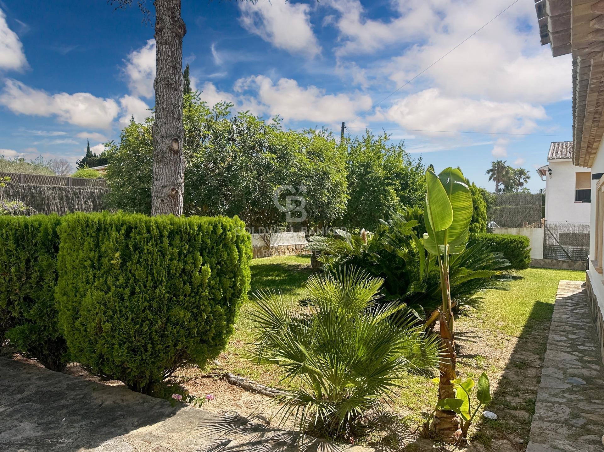 Beautiful one level villa with total privacy.