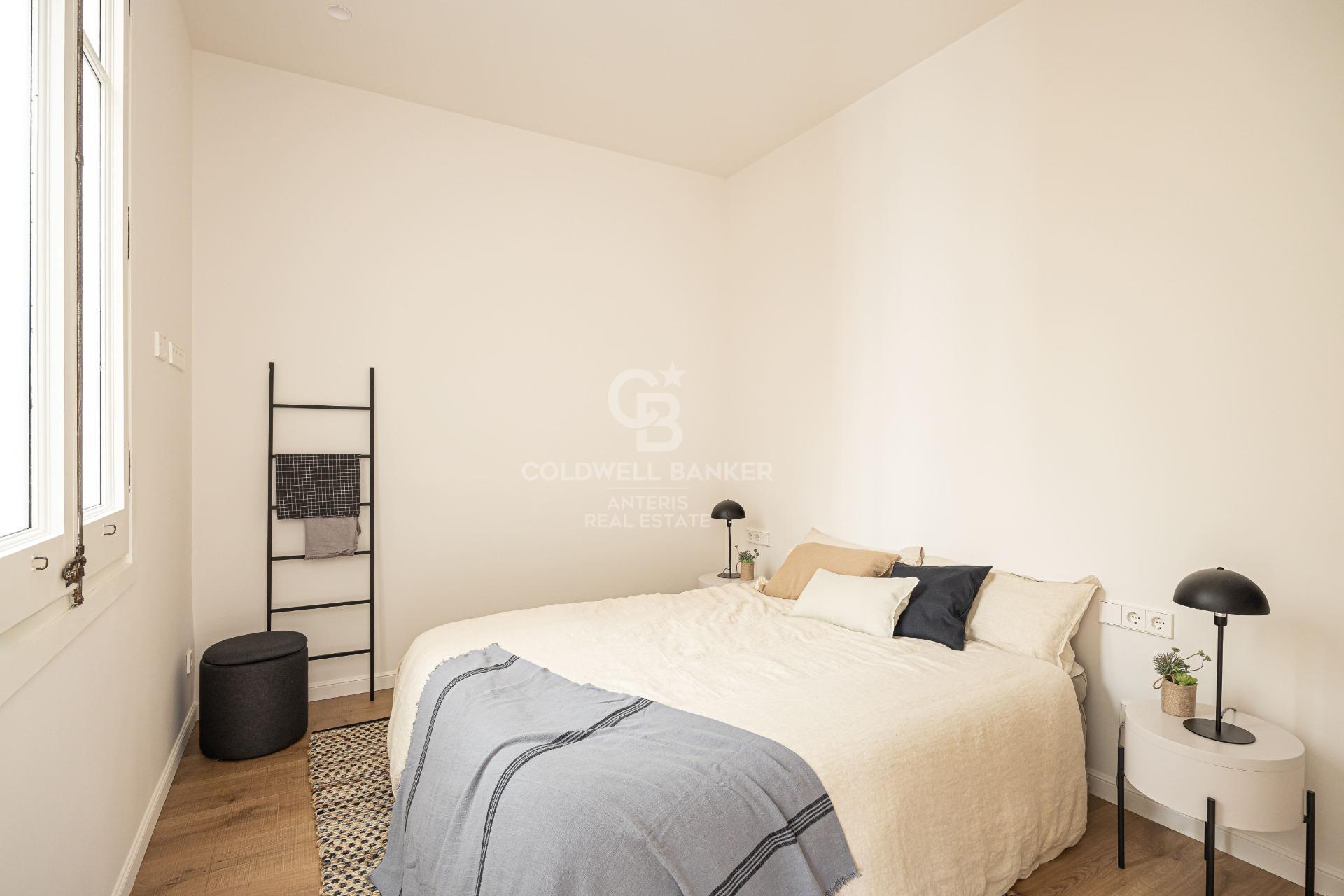 Jasny, wyremontowany apartament w modernistycznej kamienicy w Barcelonie