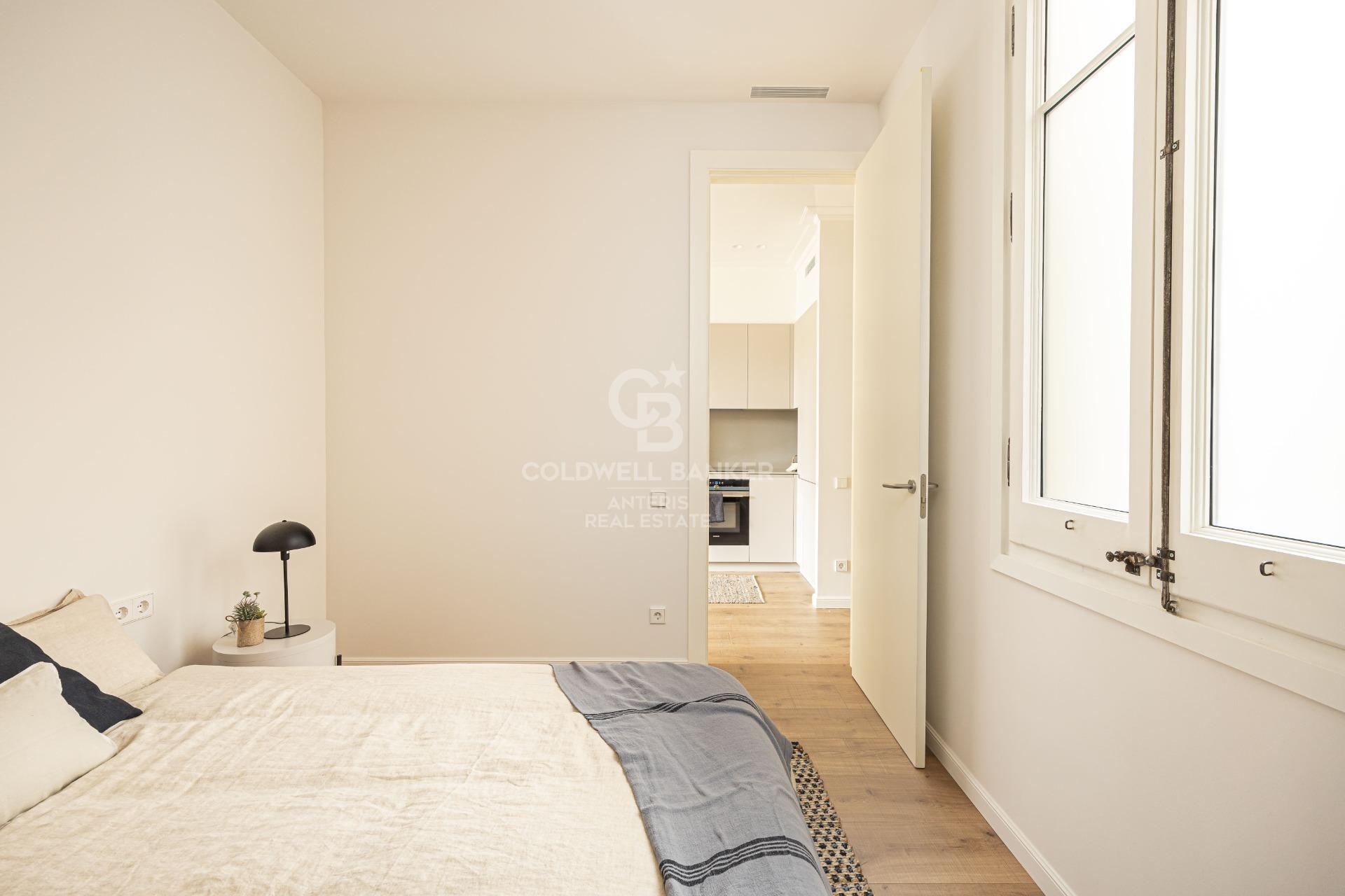 Jasny, wyremontowany apartament w modernistycznej kamienicy w Barcelonie