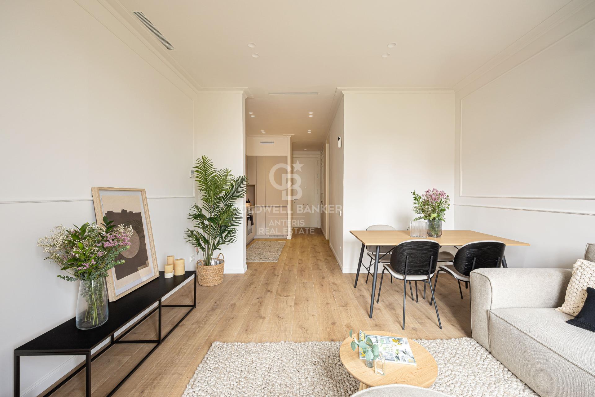 Jasny, wyremontowany apartament w modernistycznej kamienicy w Barcelonie