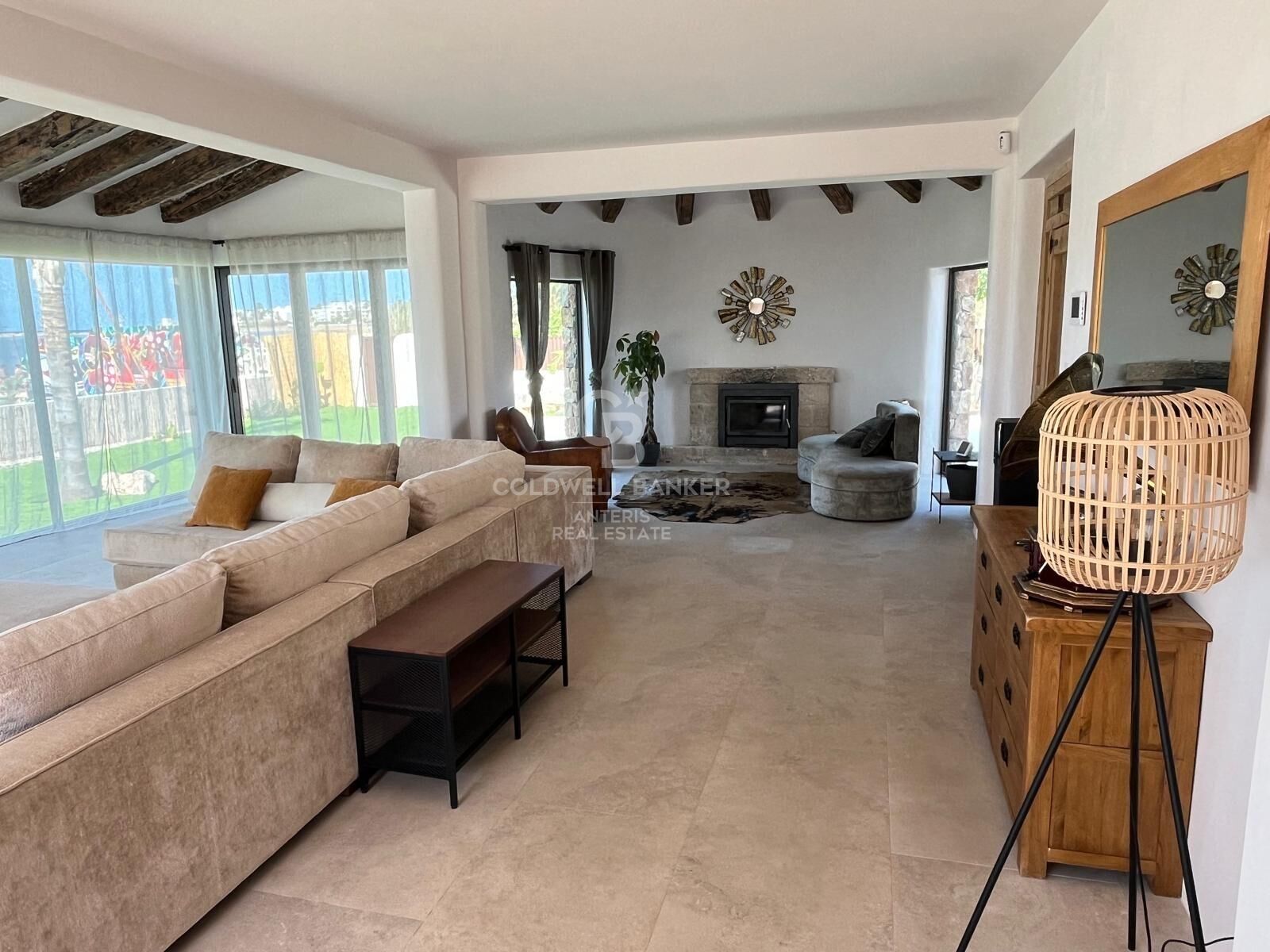 Villa with pool on the seafront in Dénia