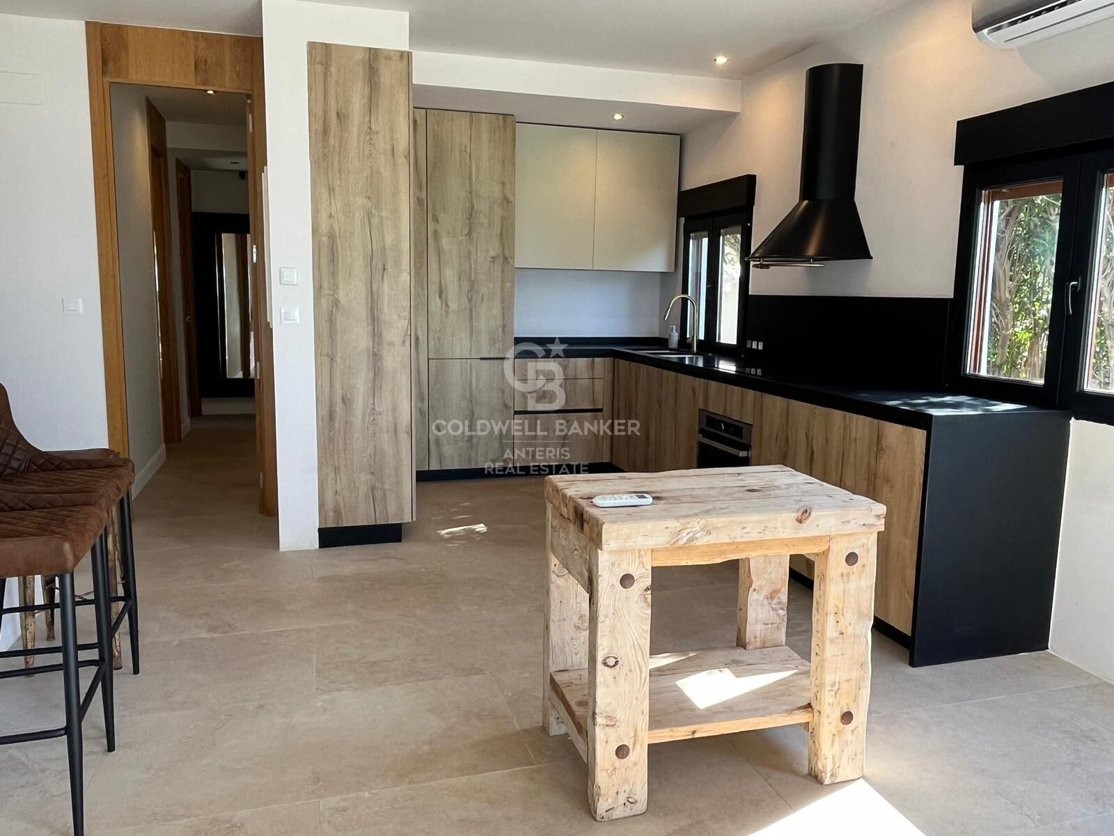 Villa with pool on the seafront in Dénia