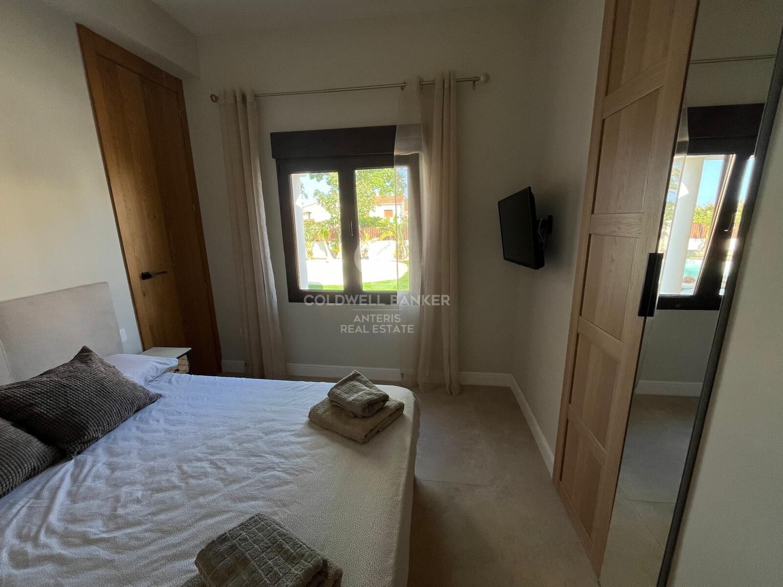 Villa with pool on the seafront in Dénia