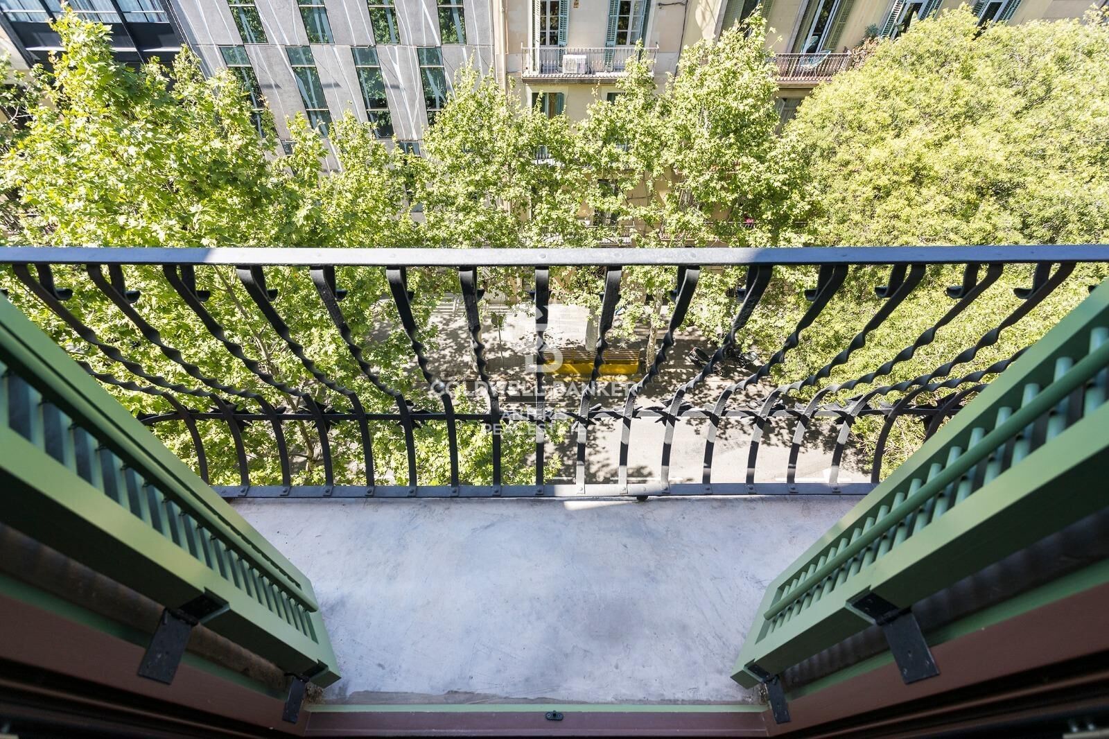 Dwupoziomowy penthouse z tarasem w odnowionej kamienicy