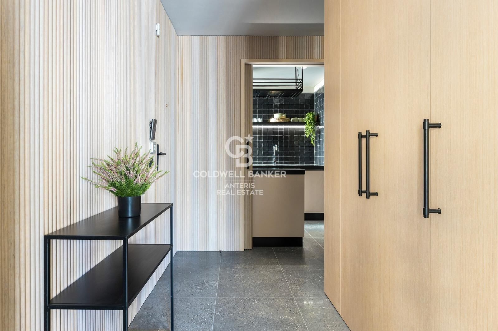 Dwupoziomowy penthouse z tarasem w odnowionej kamienicy