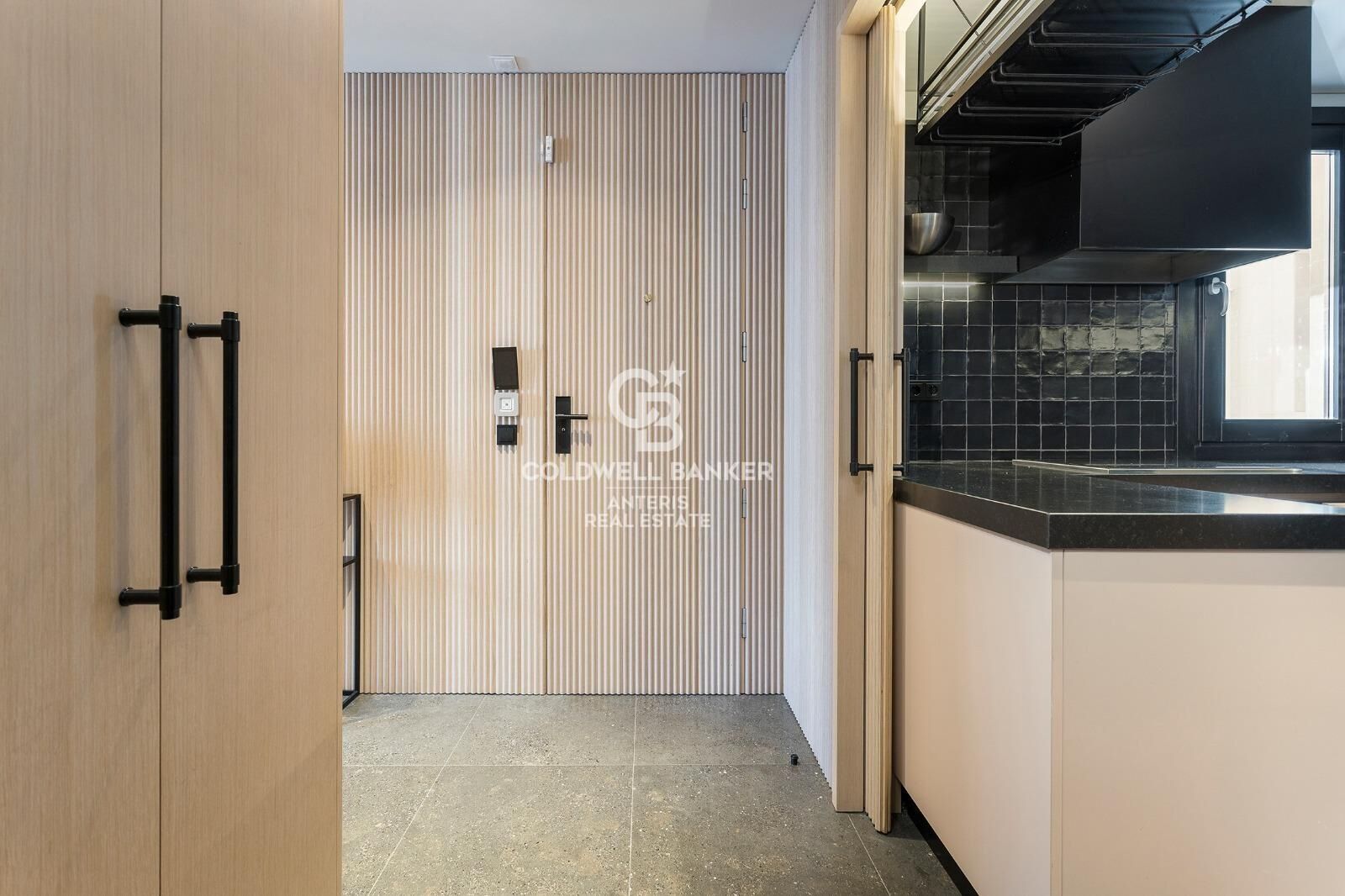 Dwupoziomowy penthouse z tarasem w odnowionej kamienicy