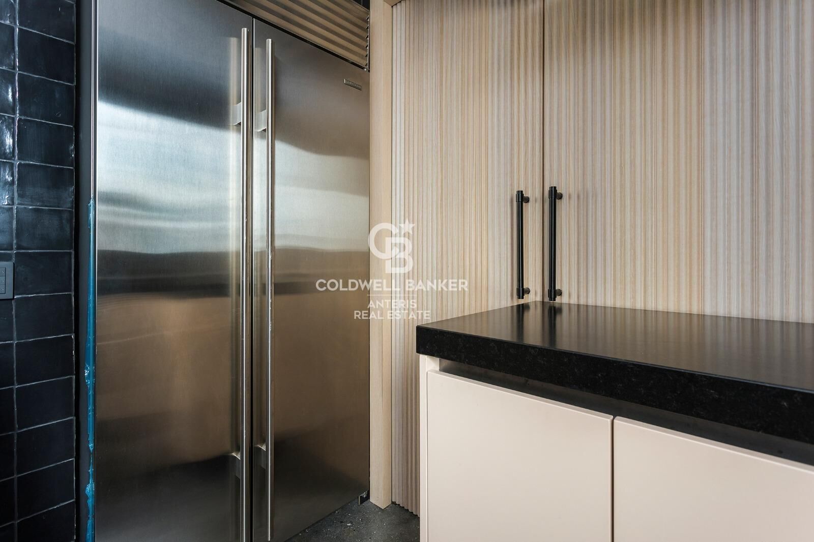 Dwupoziomowy penthouse z tarasem w odnowionej kamienicy