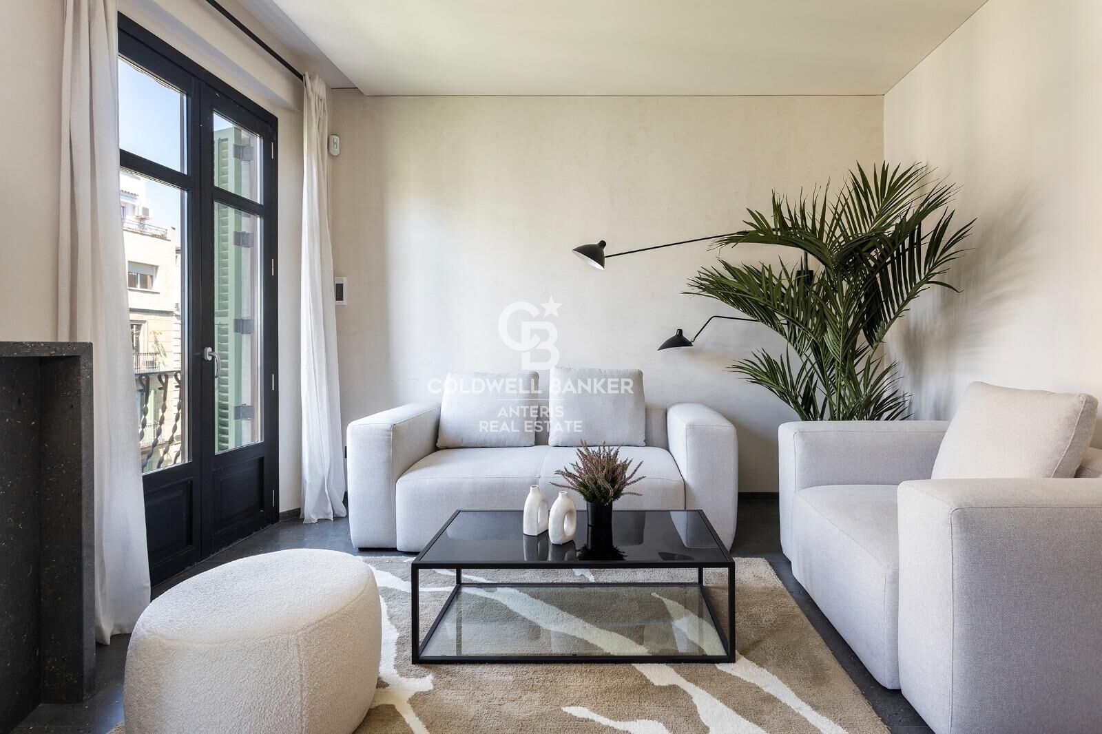 Dwupoziomowy penthouse z tarasem w odnowionej kamienicy