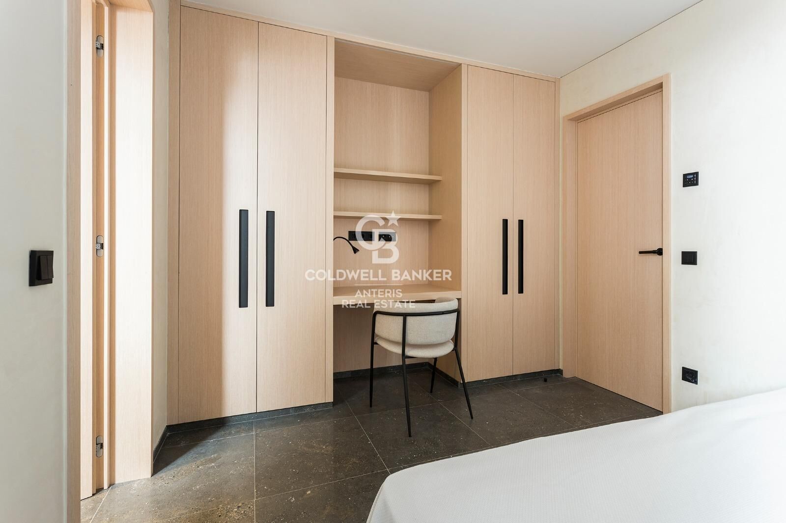 Dwupoziomowy penthouse z tarasem w odnowionej kamienicy