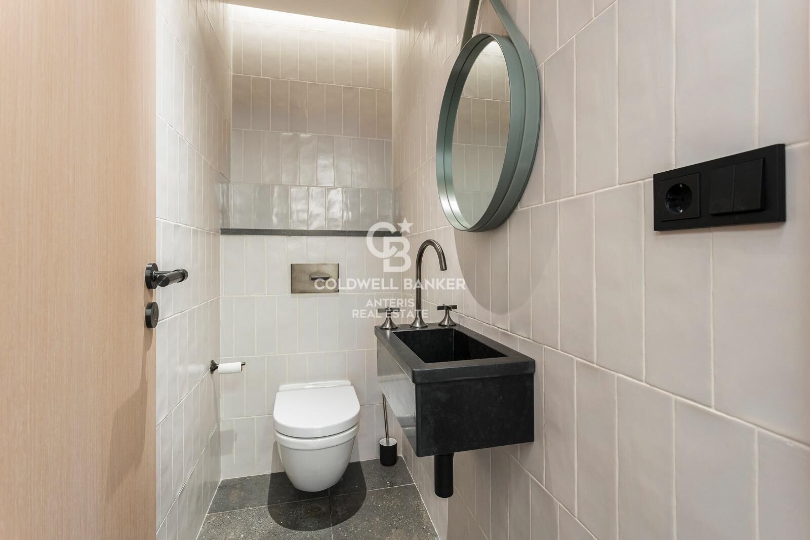 Dwupoziomowy penthouse z tarasem w odnowionej kamienicy