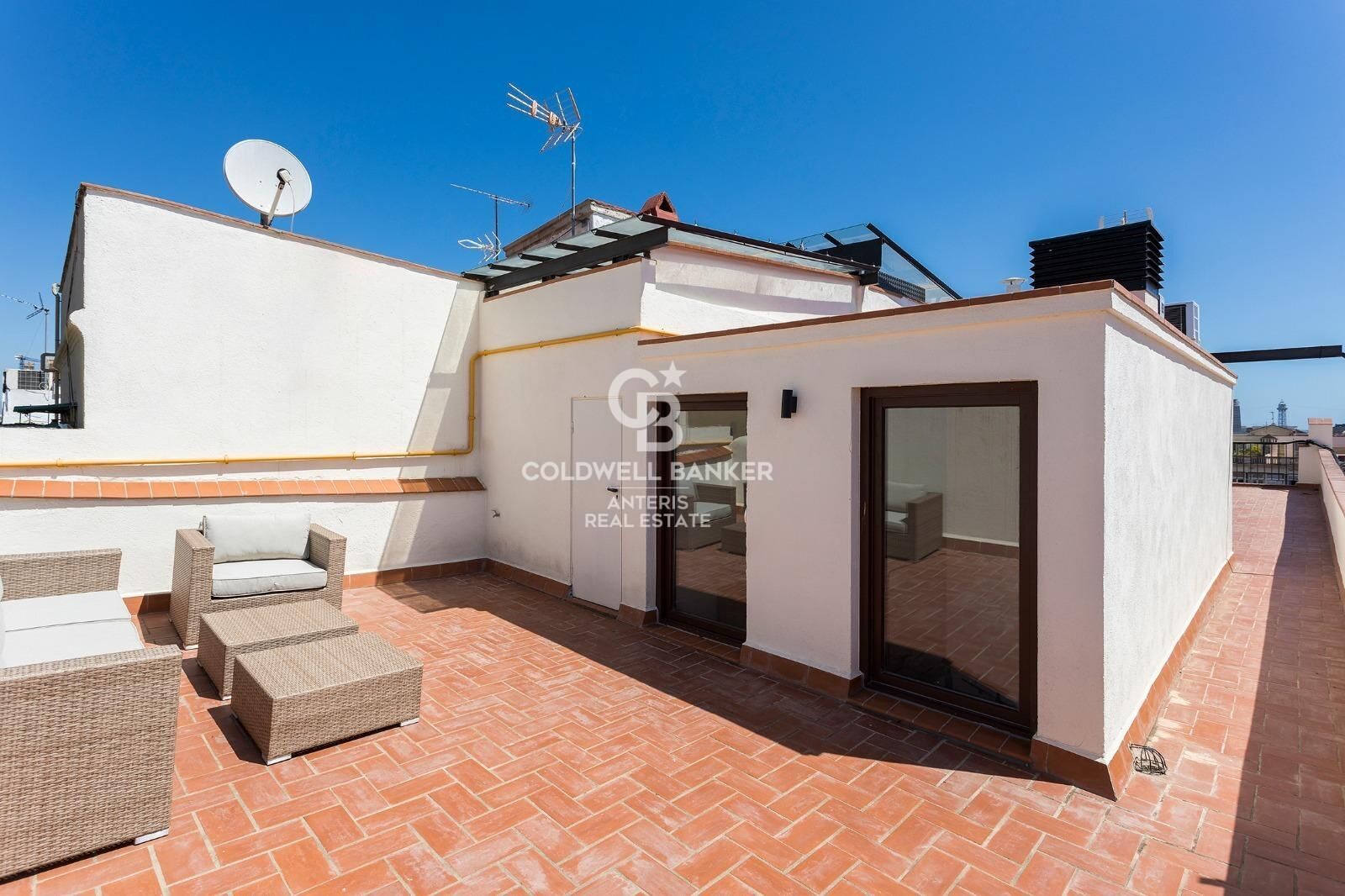 Dwupoziomowy penthouse z tarasem w odnowionej kamienicy