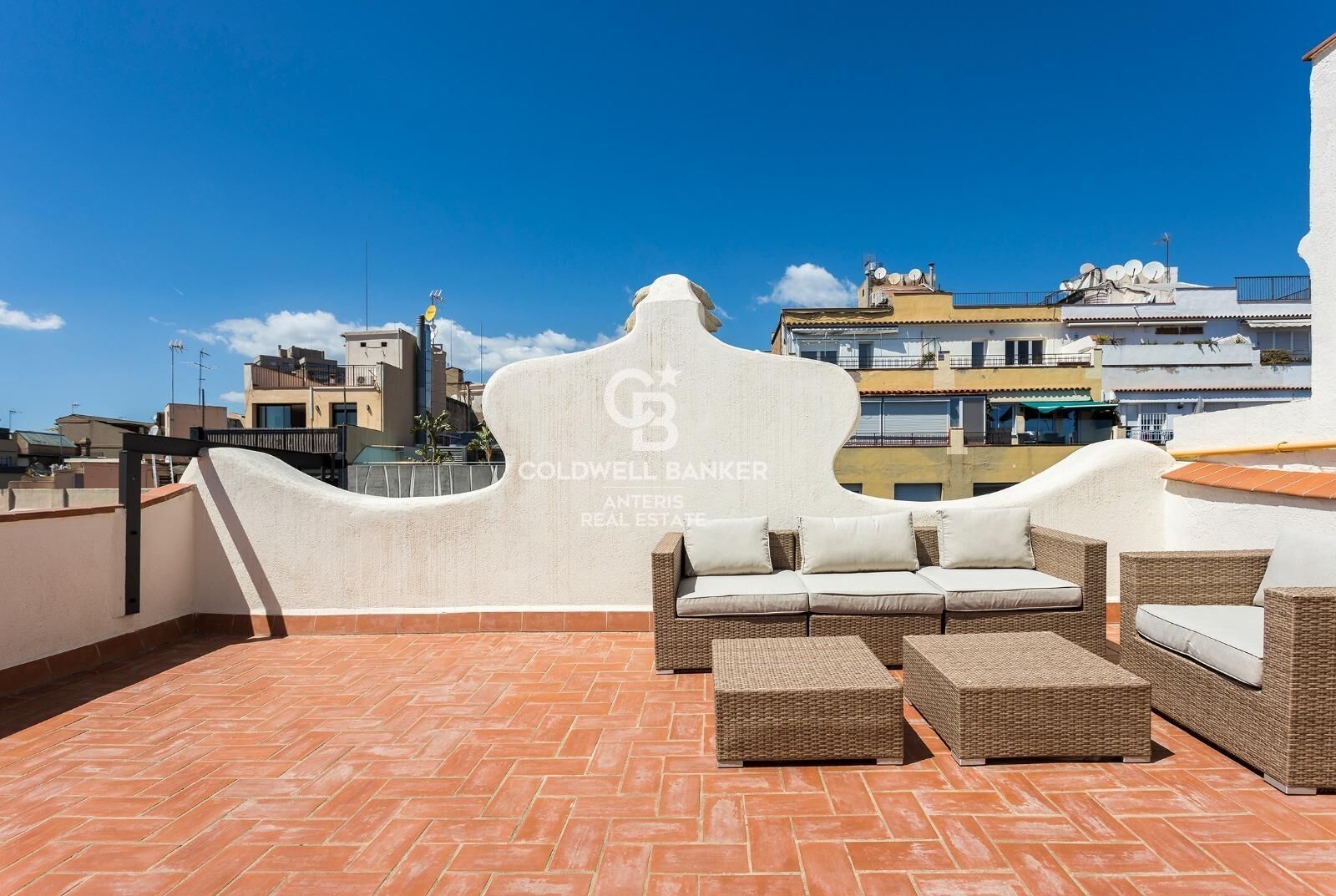 Dwupoziomowy penthouse z tarasem w odnowionej kamienicy