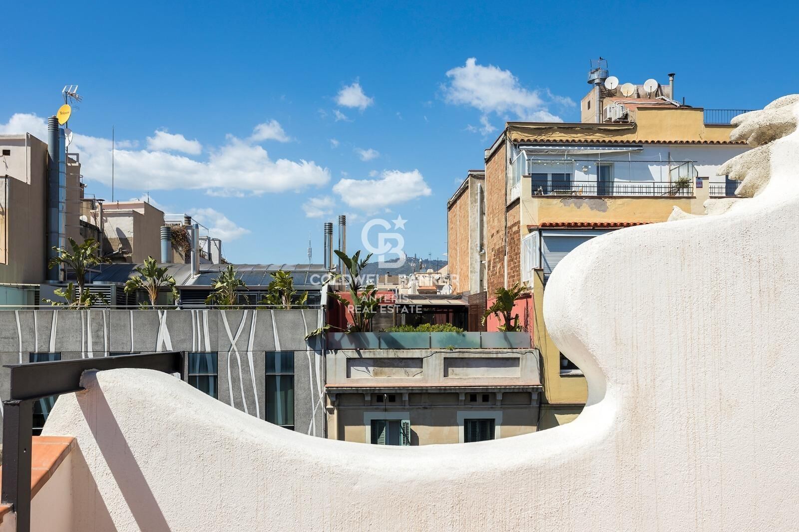 Dwupoziomowy penthouse z tarasem w odnowionej kamienicy