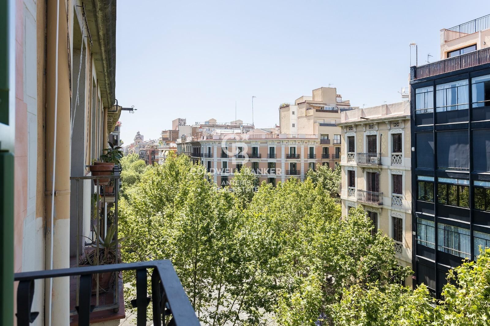 Dwupoziomowy penthouse z tarasem w odnowionej kamienicy