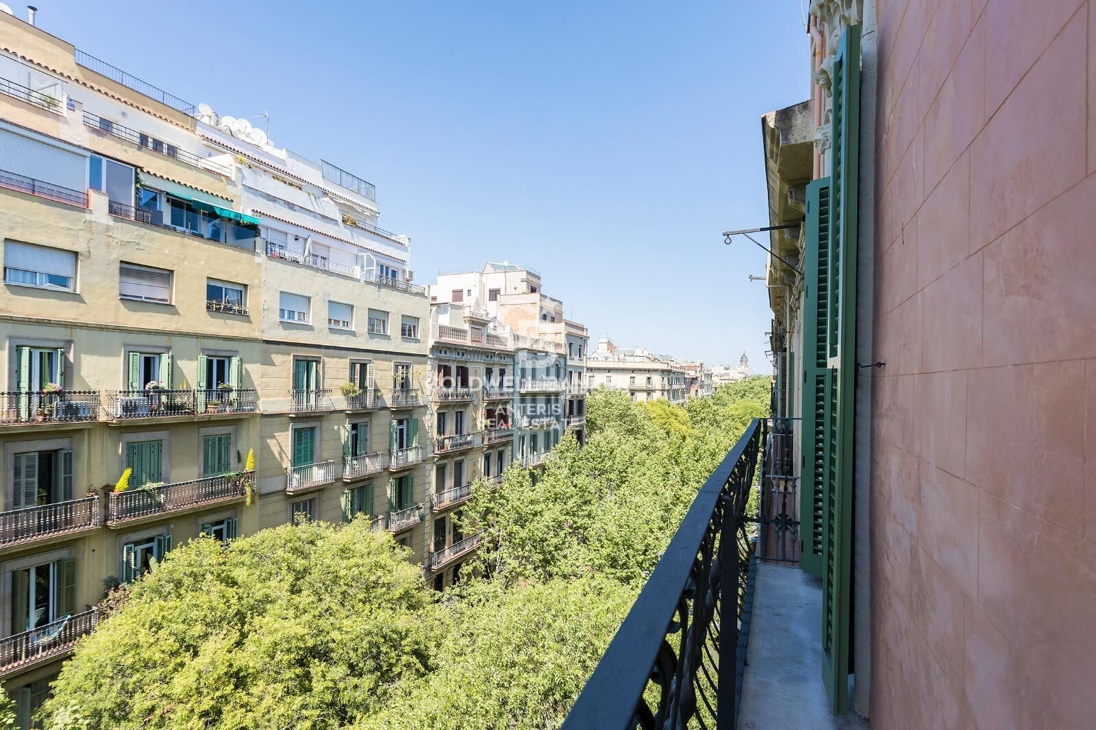 Dwupoziomowy penthouse z tarasem w odnowionej kamienicy