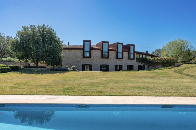 Beautiful country house: hideaway with swimming pool surrounded by nature between Llubí and Costitx