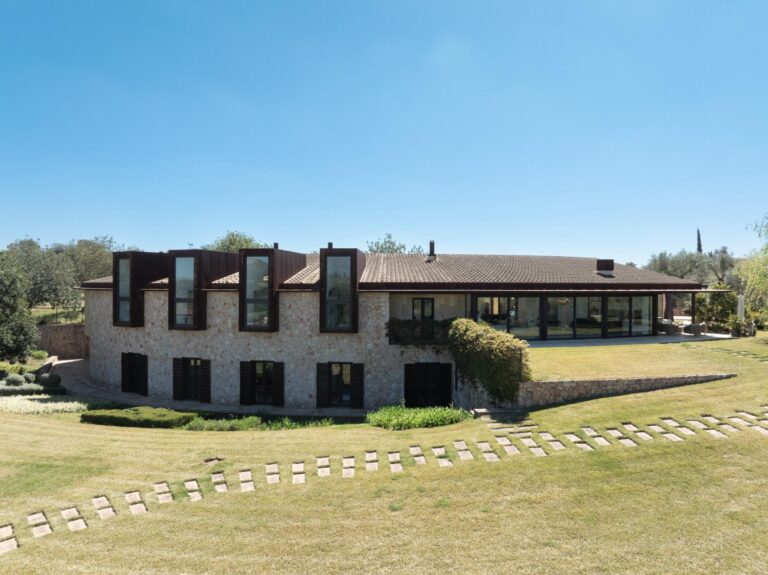 Beautiful country house: hideaway with swimming pool surrounded by nature between Llubí and Costitx