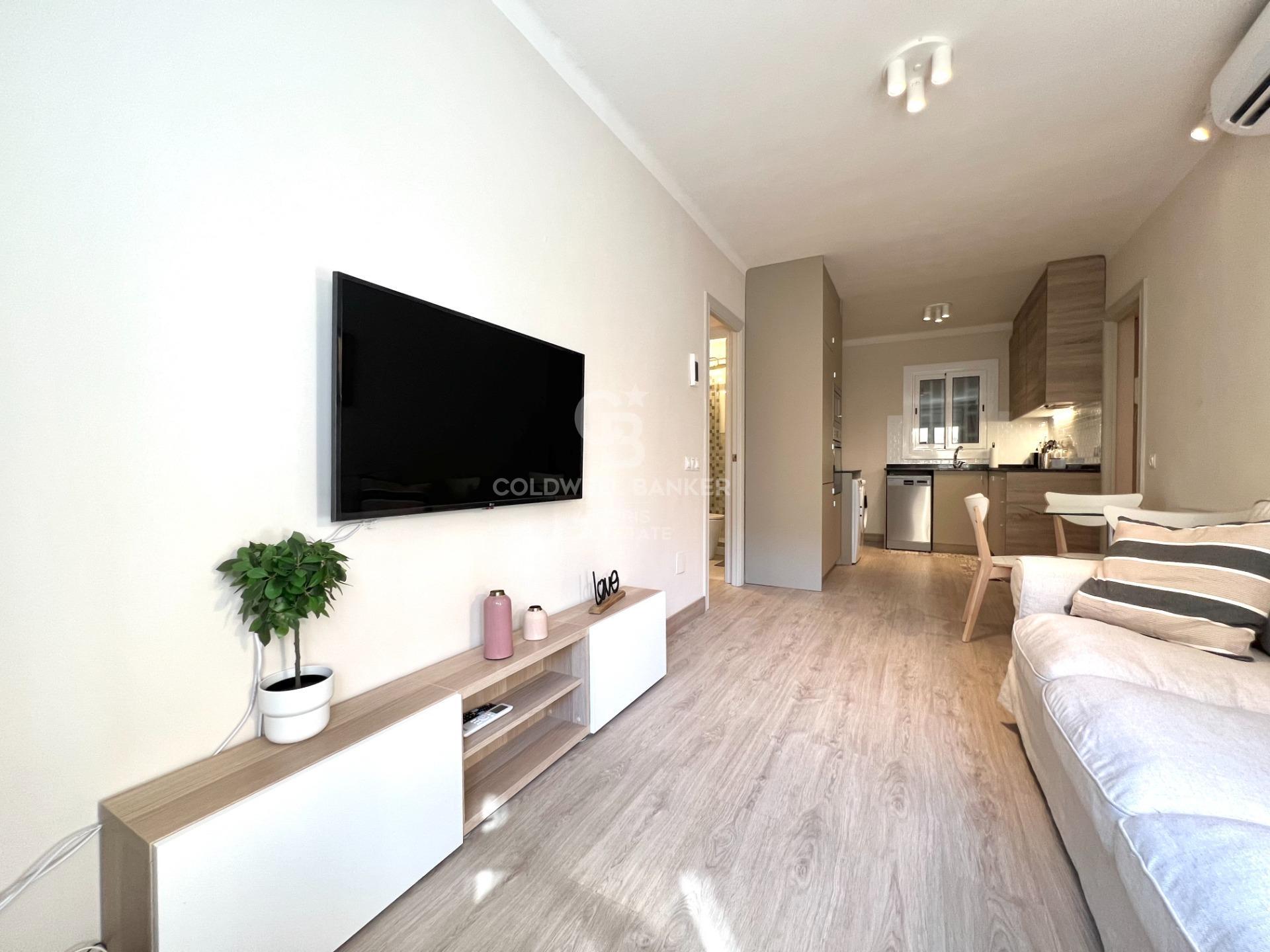 Jasne i przytulne odnowione mieszkanie w Barcelonie