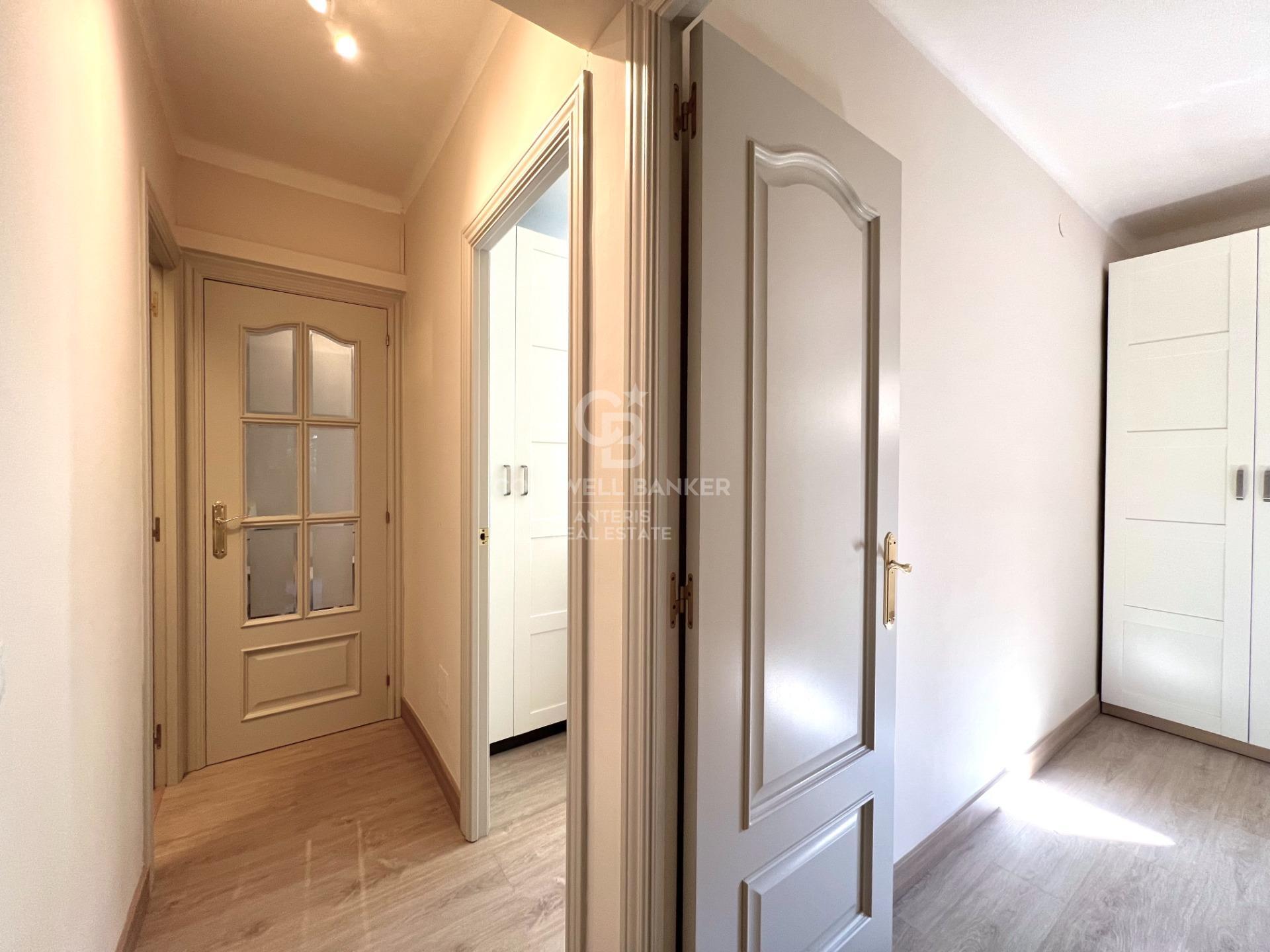 Jasne i przytulne odnowione mieszkanie w Barcelonie