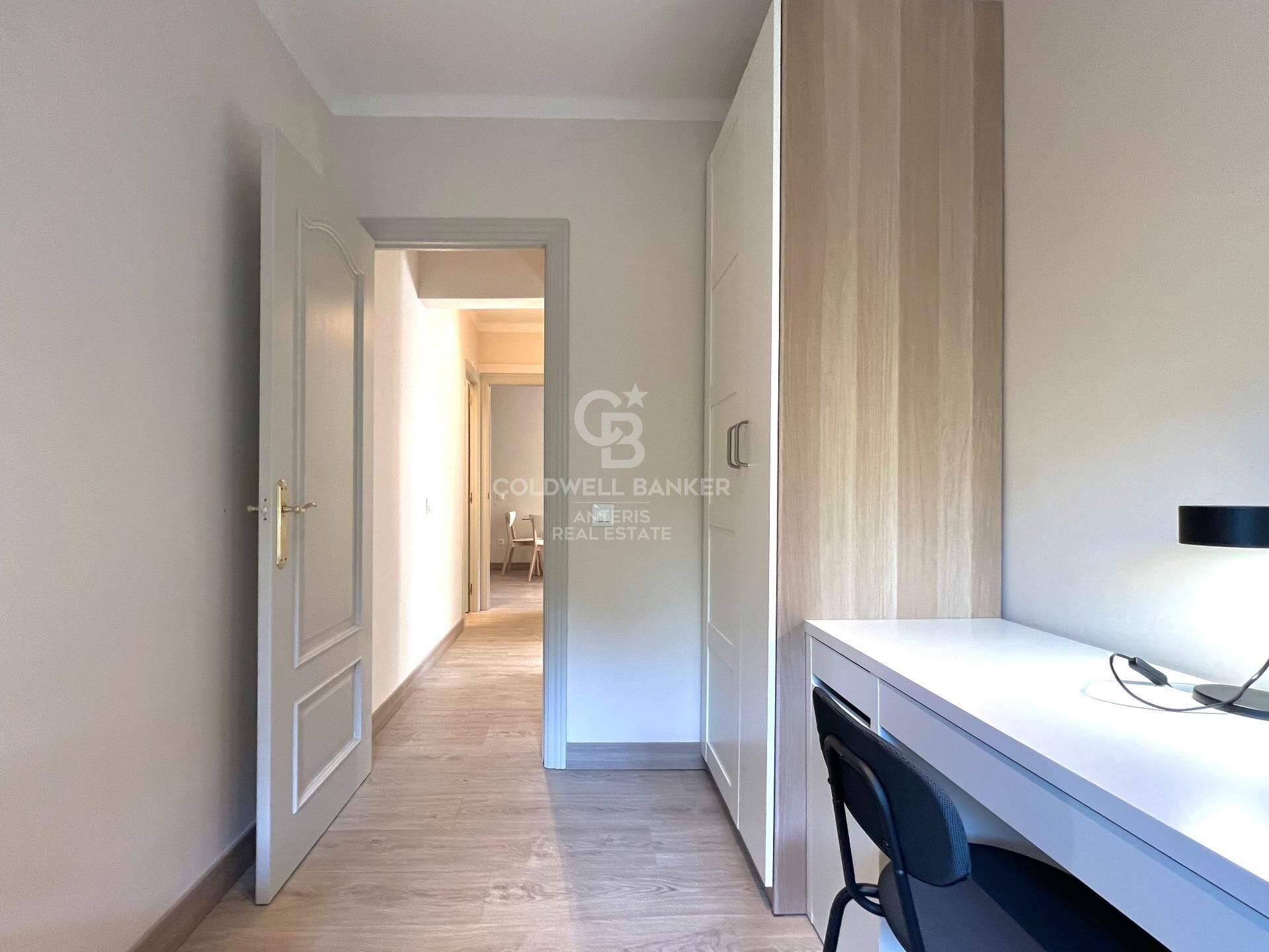 Jasne i przytulne odnowione mieszkanie w Barcelonie