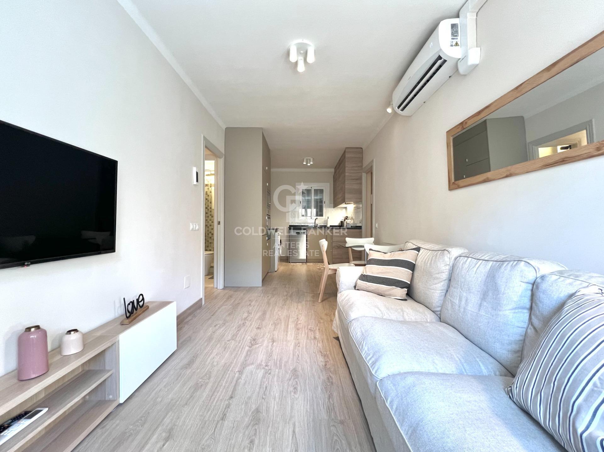 Jasne i przytulne odnowione mieszkanie w Barcelonie