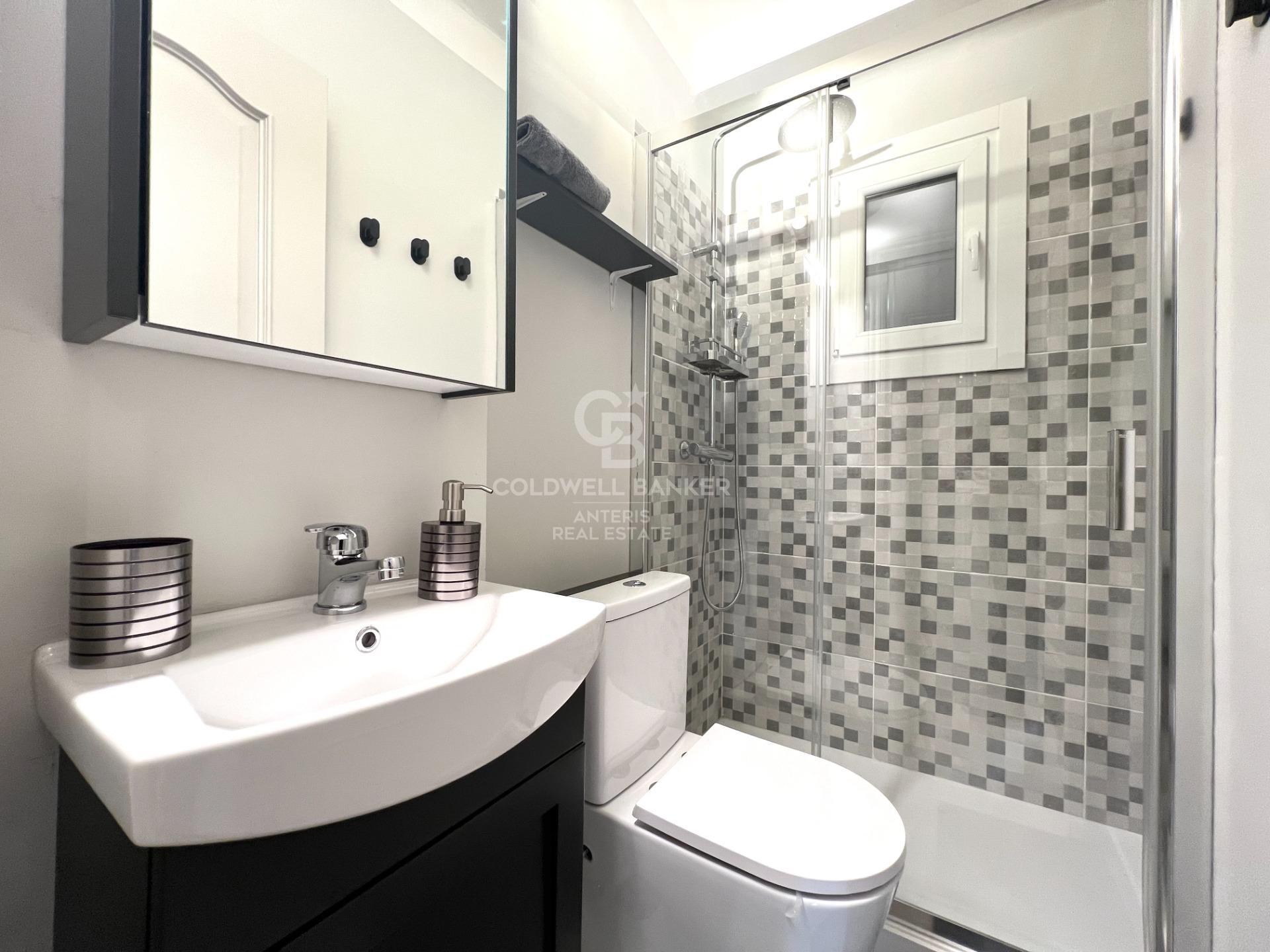 Jasne i przytulne odnowione mieszkanie w Barcelonie