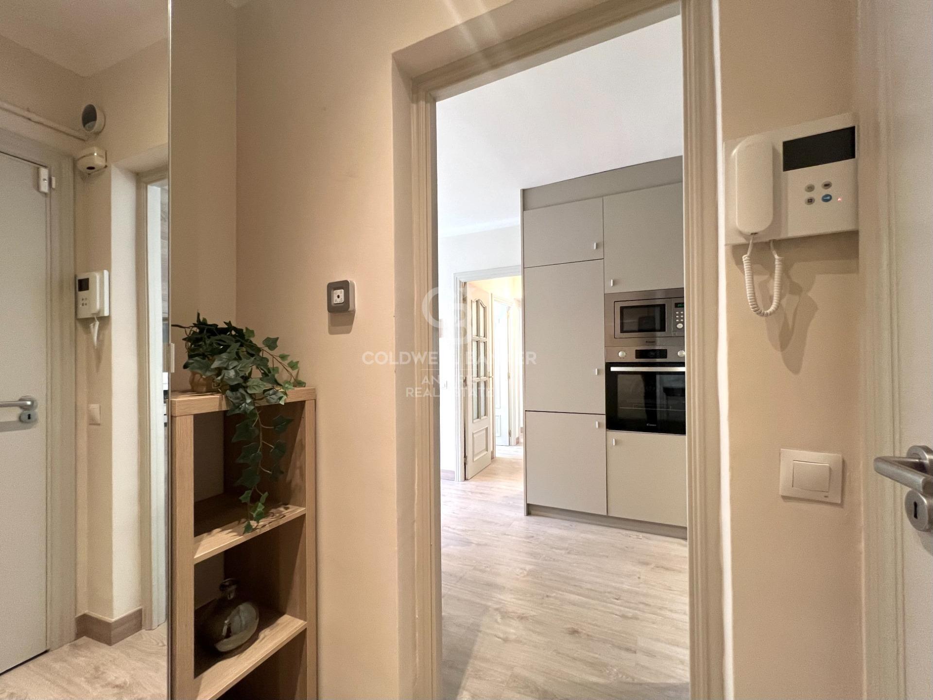 Jasne i przytulne odnowione mieszkanie w Barcelonie