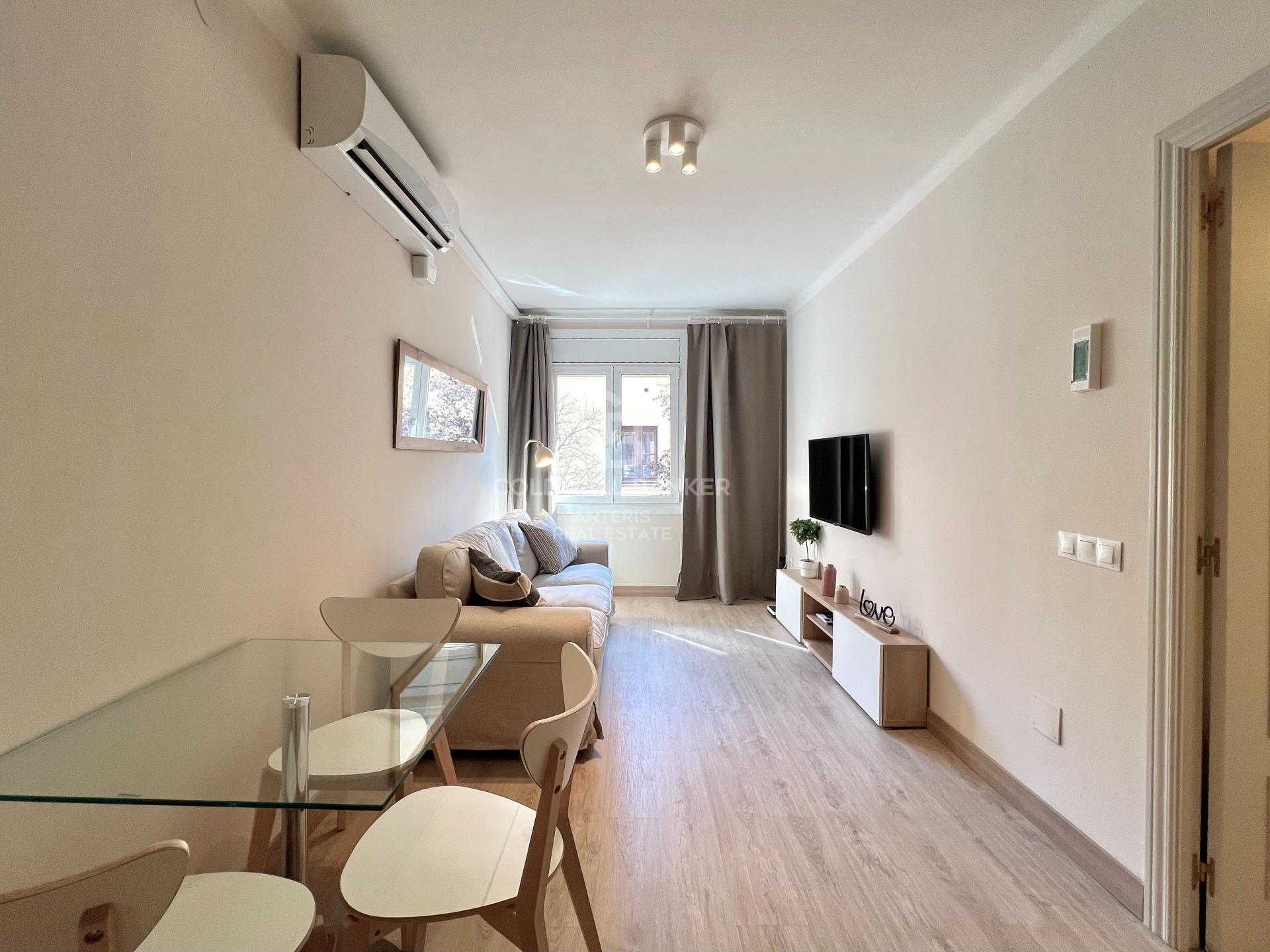 Jasne i przytulne odnowione mieszkanie w Barcelonie