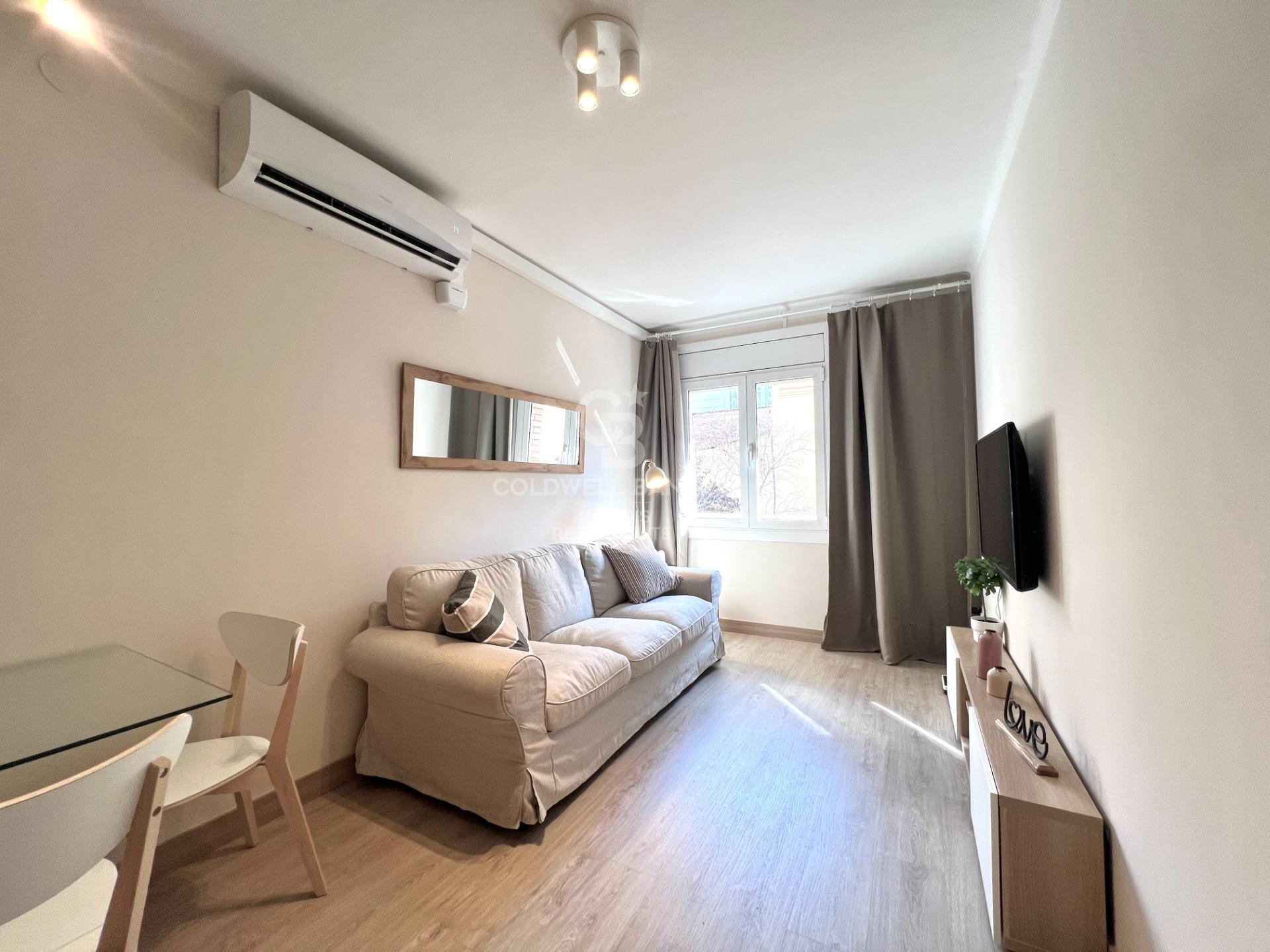 Jasne i przytulne odnowione mieszkanie w Barcelonie