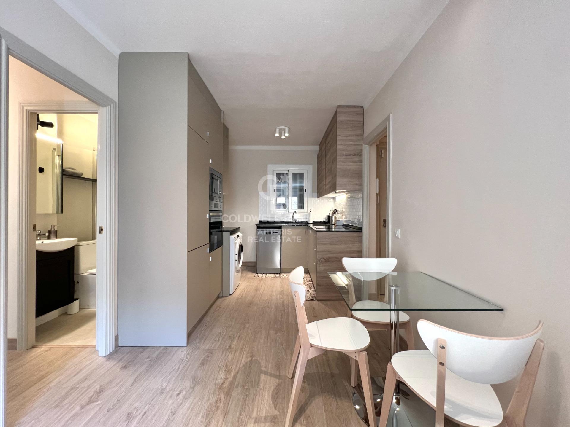 Jasne i przytulne odnowione mieszkanie w Barcelonie