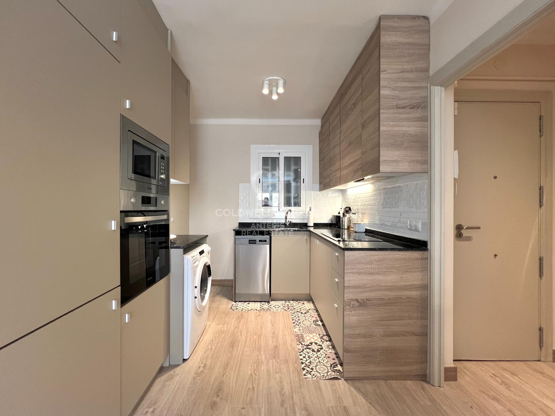 Jasne i przytulne odnowione mieszkanie w Barcelonie