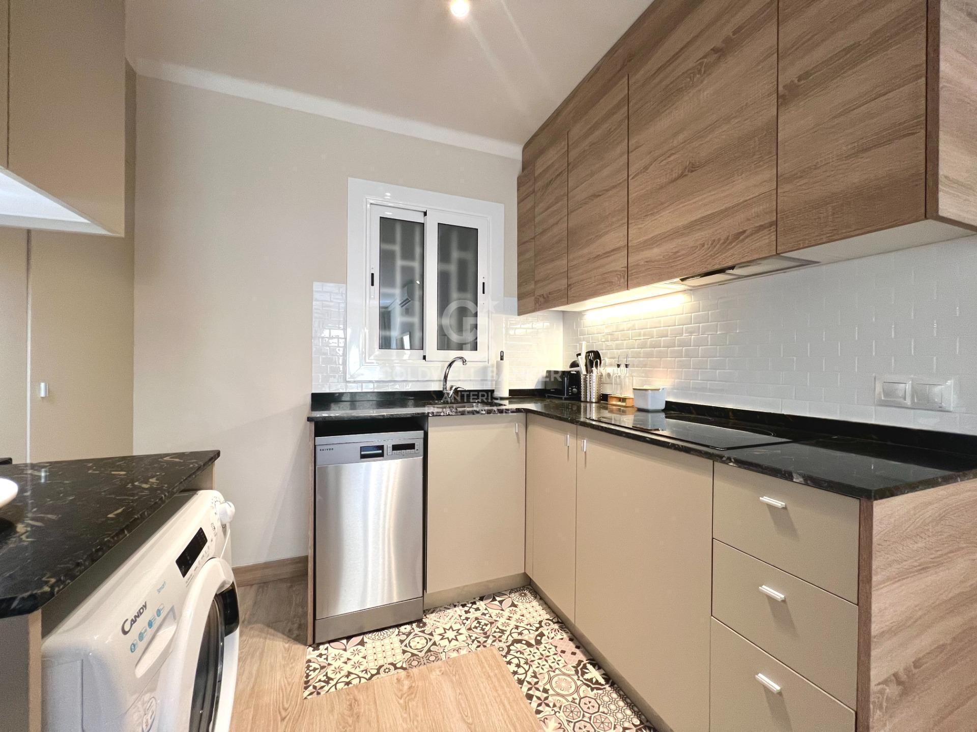 Jasne i przytulne odnowione mieszkanie w Barcelonie