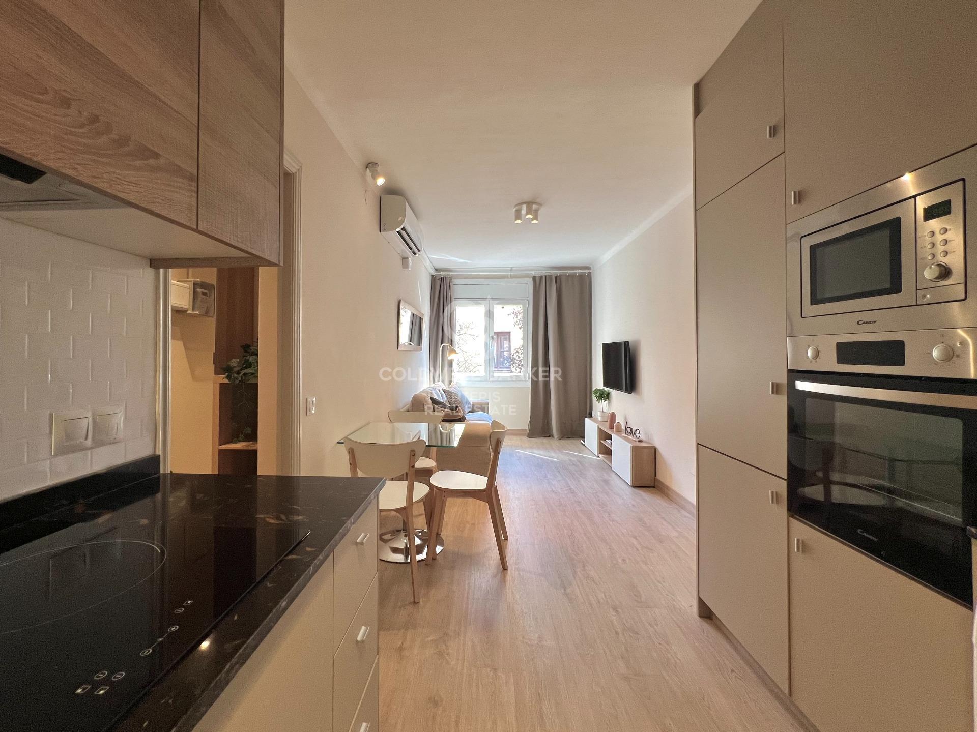 Jasne i przytulne odnowione mieszkanie w Barcelonie