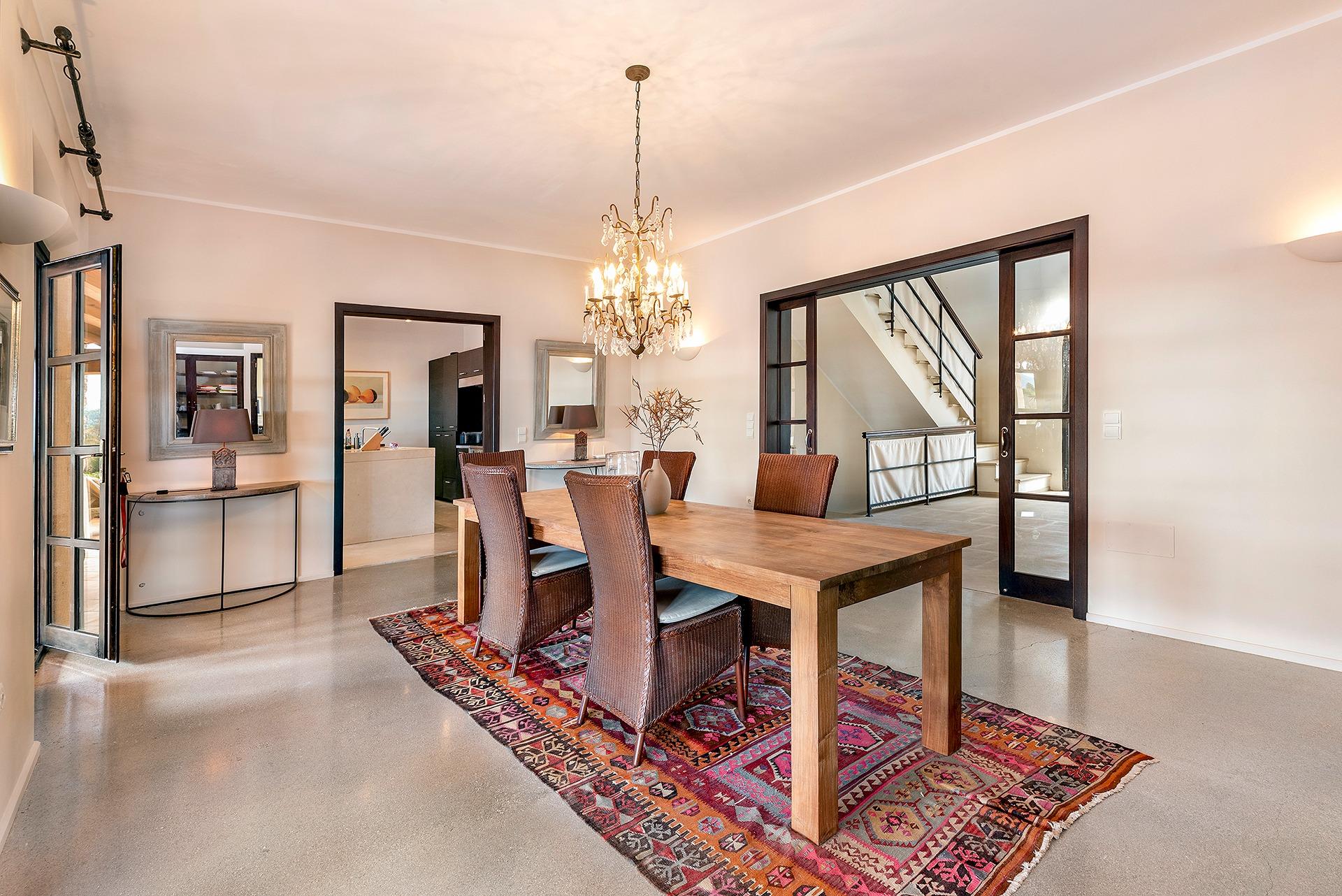 Timelessly elegant country house with sea views near Portocolom