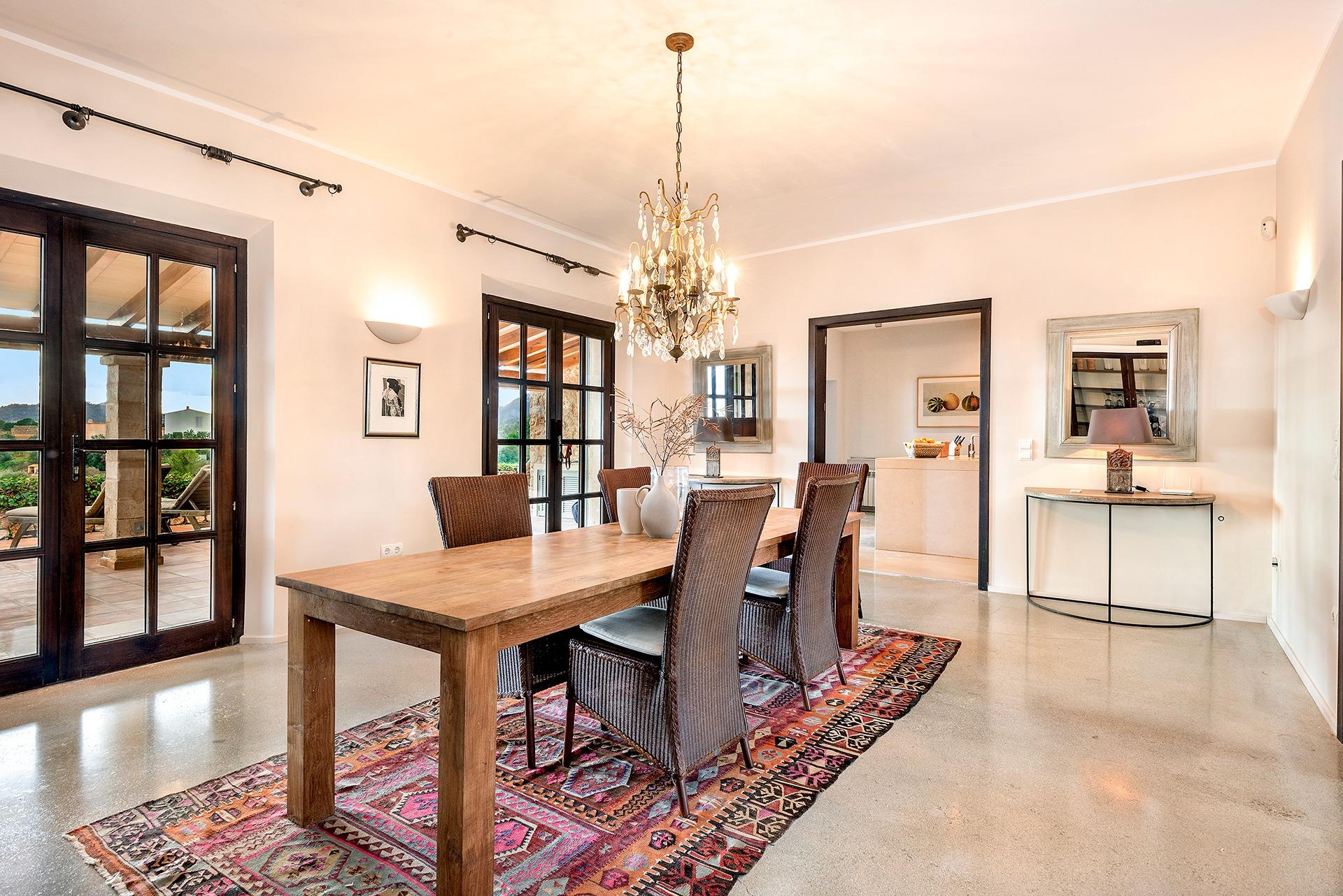 Timelessly elegant country house with sea views near Portocolom