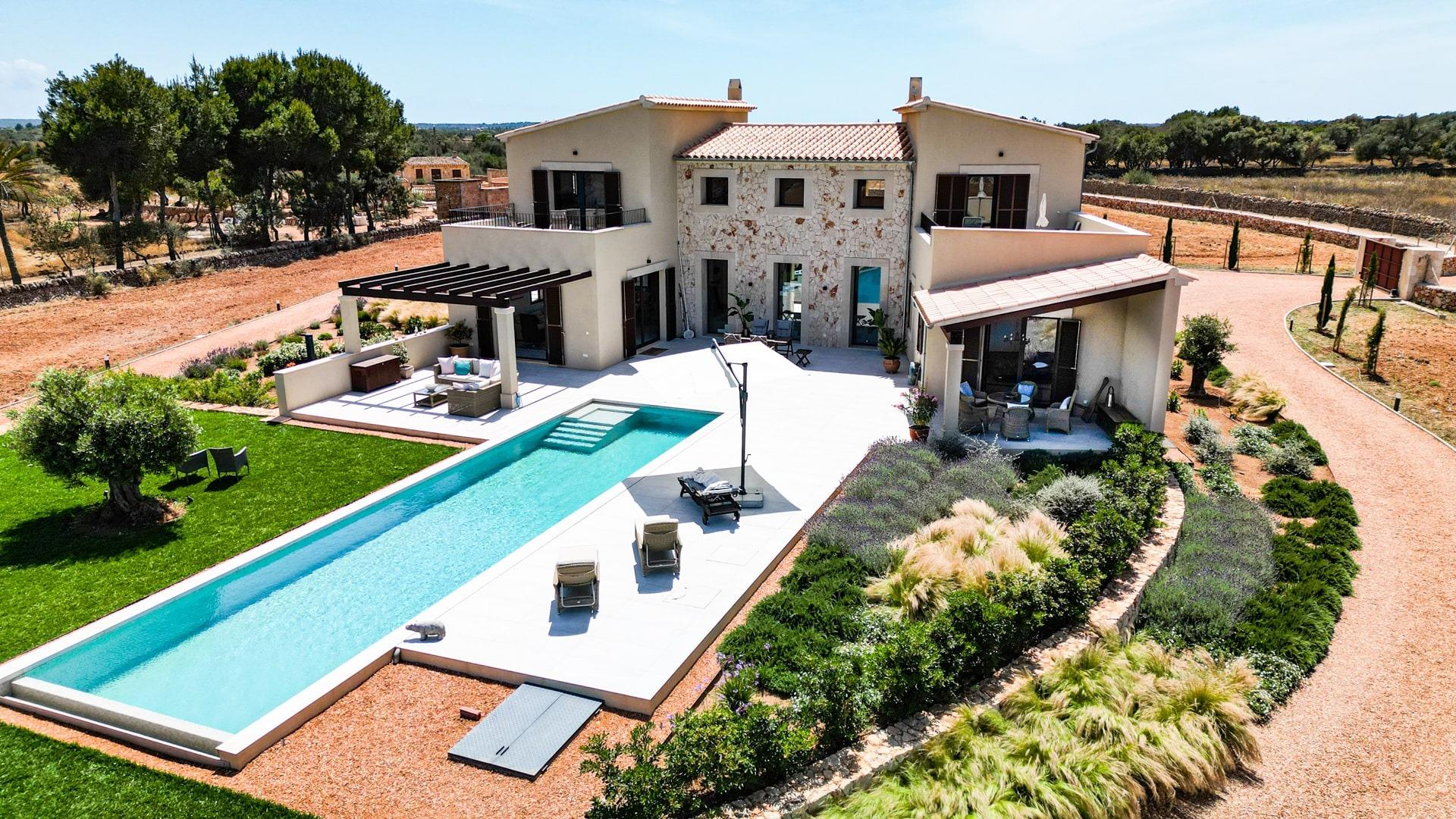 Moderna casa de campo en excelente estado en estilo tradicional entre Campos y la playa natural Es T