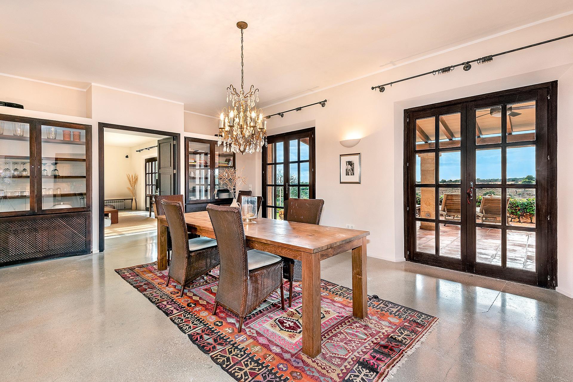 Timelessly elegant country house with sea views near Portocolom