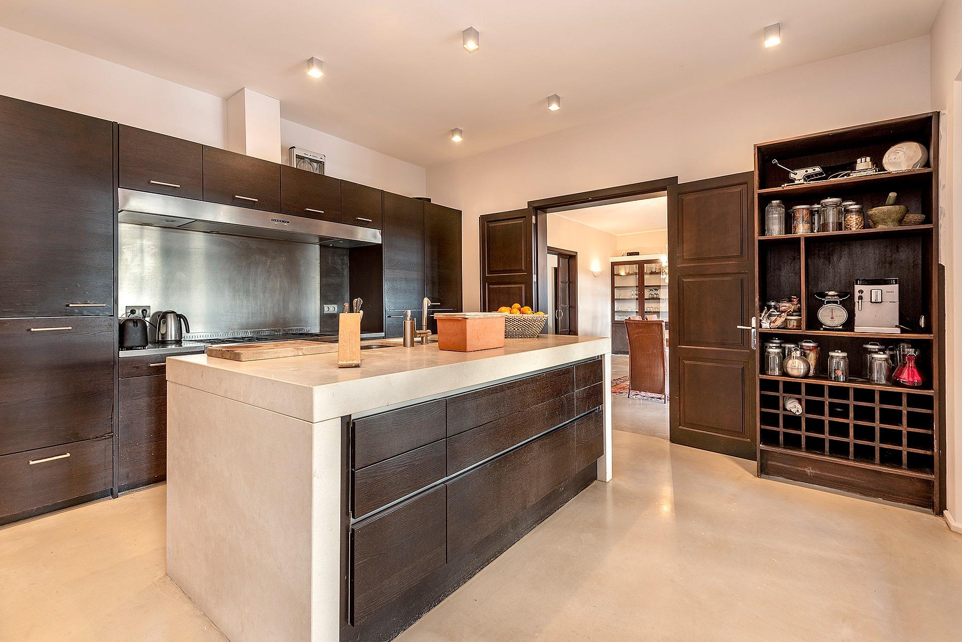 Timelessly elegant country house with sea views near Portocolom