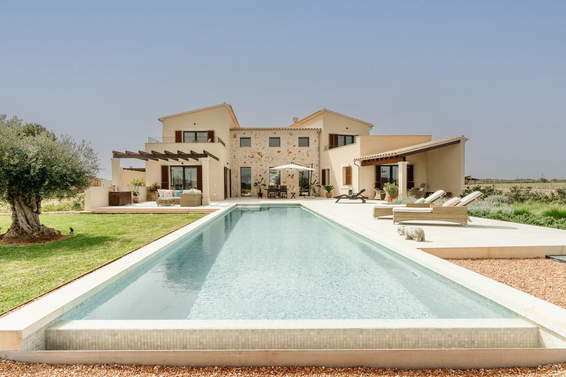 Moderna casa de campo en excelente estado en estilo tradicional entre Campos y la playa natural Es T