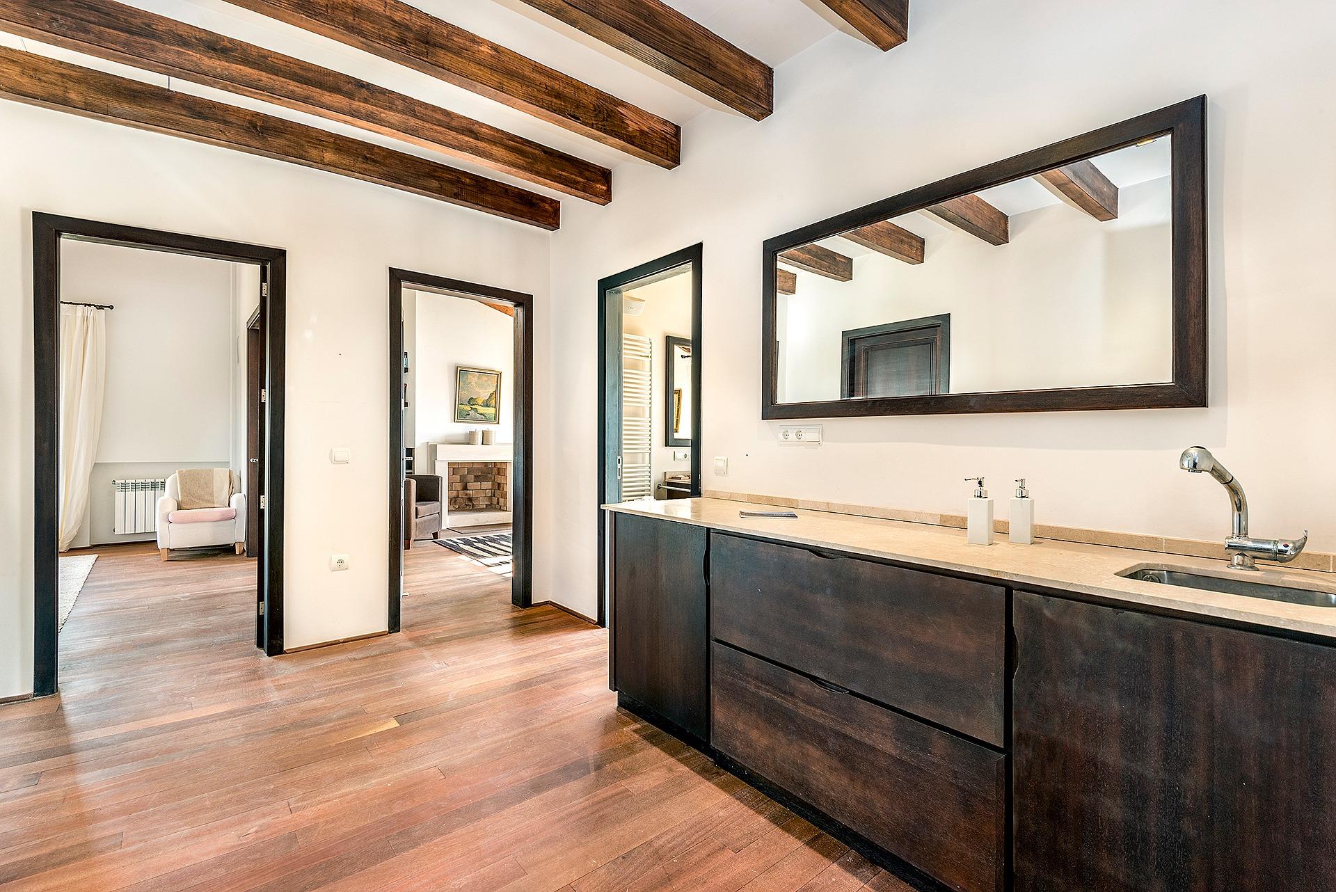 Timelessly elegant country house with sea views near Portocolom