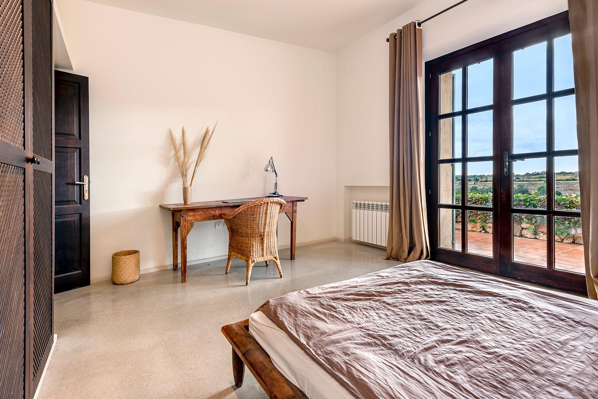 Timelessly elegant country house with sea views near Portocolom