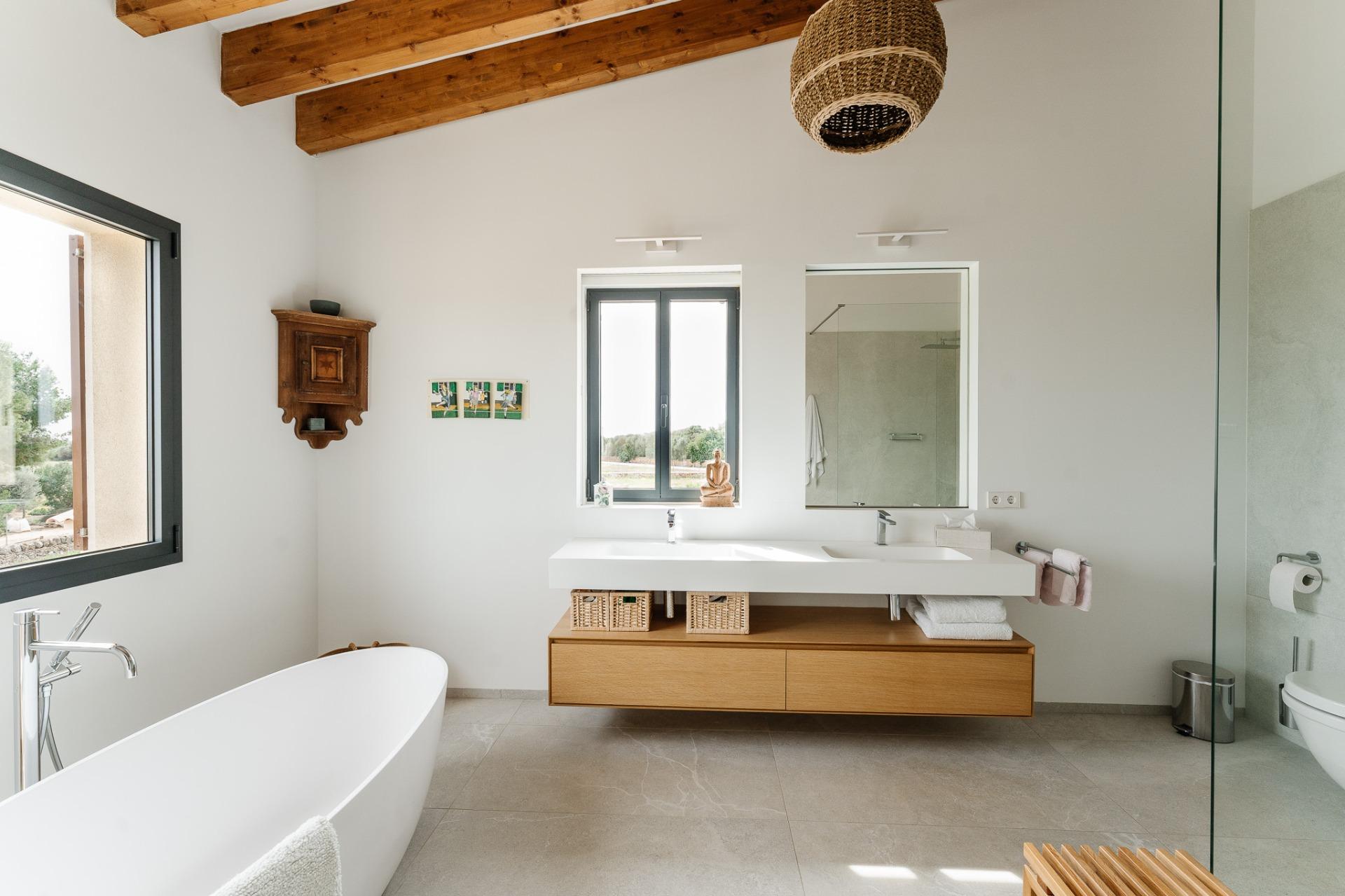 Moderna casa de campo en excelente estado en estilo tradicional entre Campos y la playa natural Es T