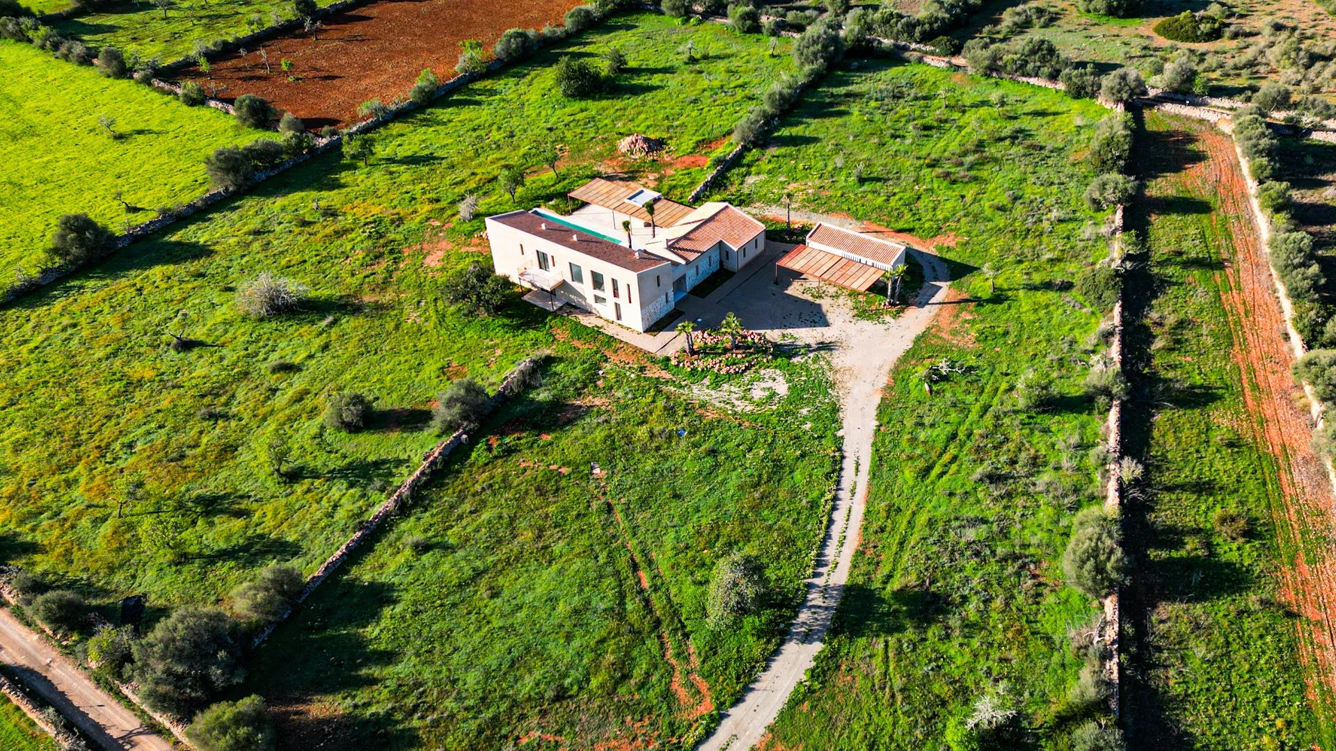 Stylish, newly built country house with swimming pool and panoramic views in Ses Salines