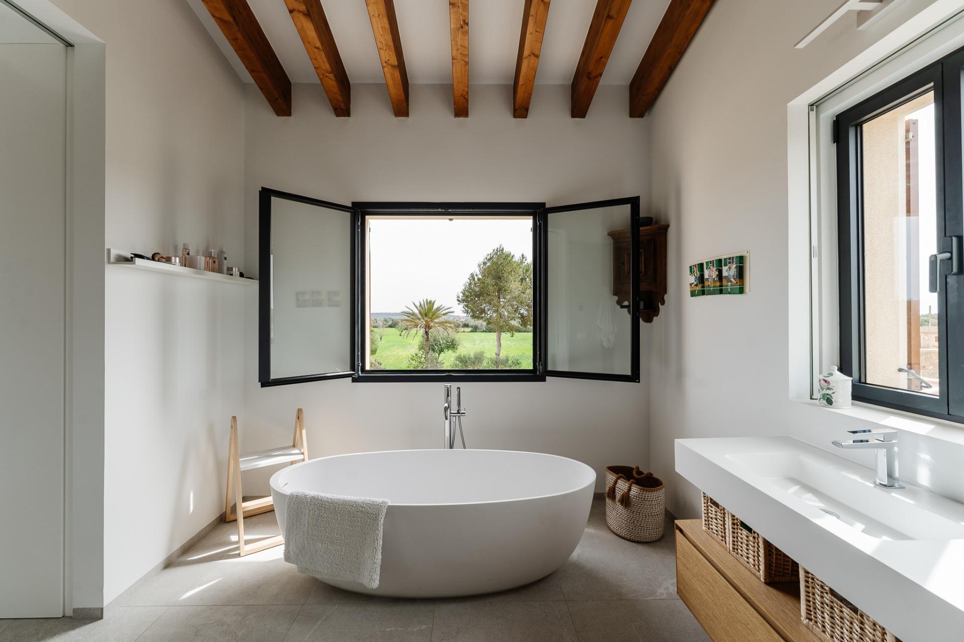 Moderna casa de campo en excelente estado en estilo tradicional entre Campos y la playa natural Es T