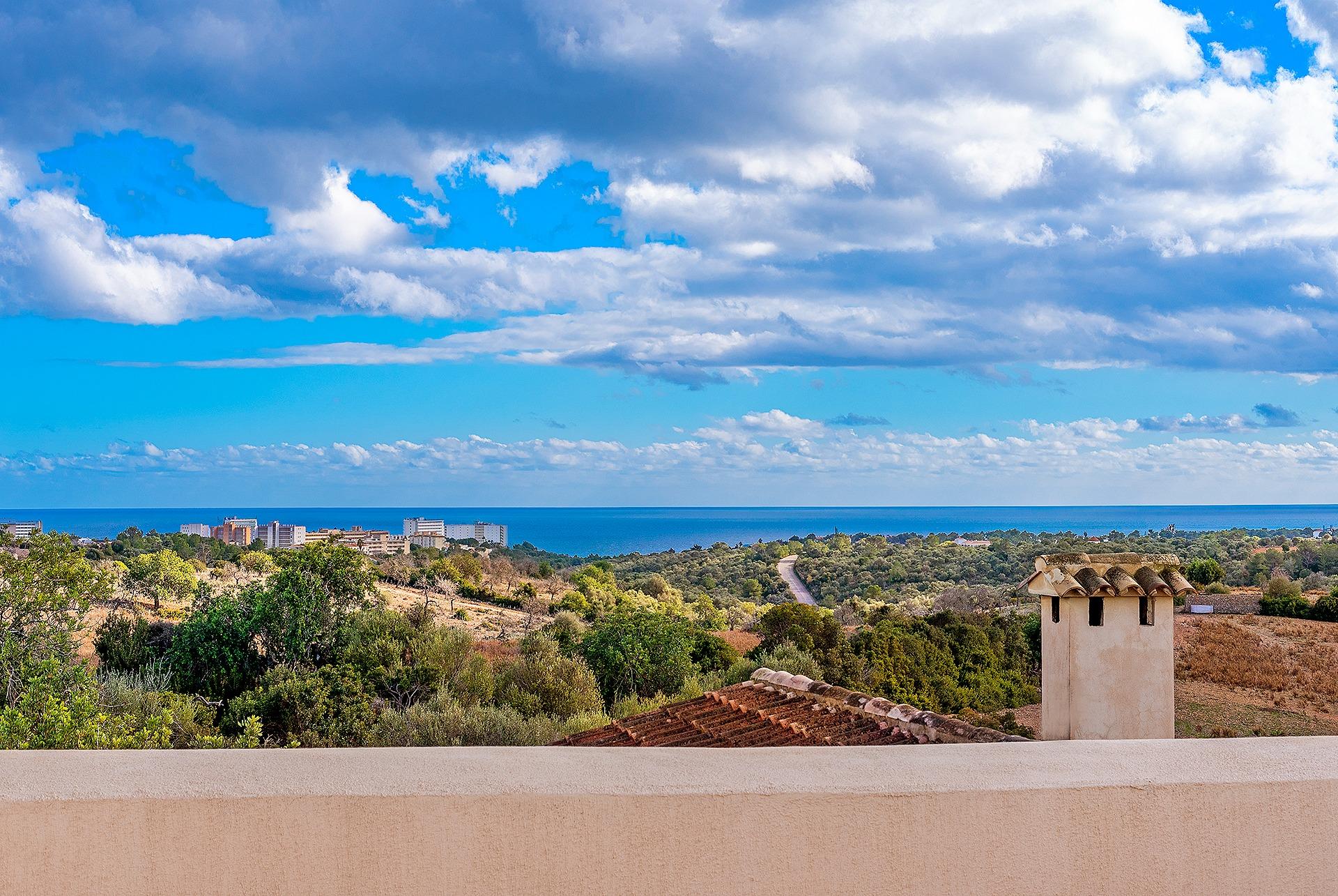Timelessly elegant country house with sea views near Portocolom