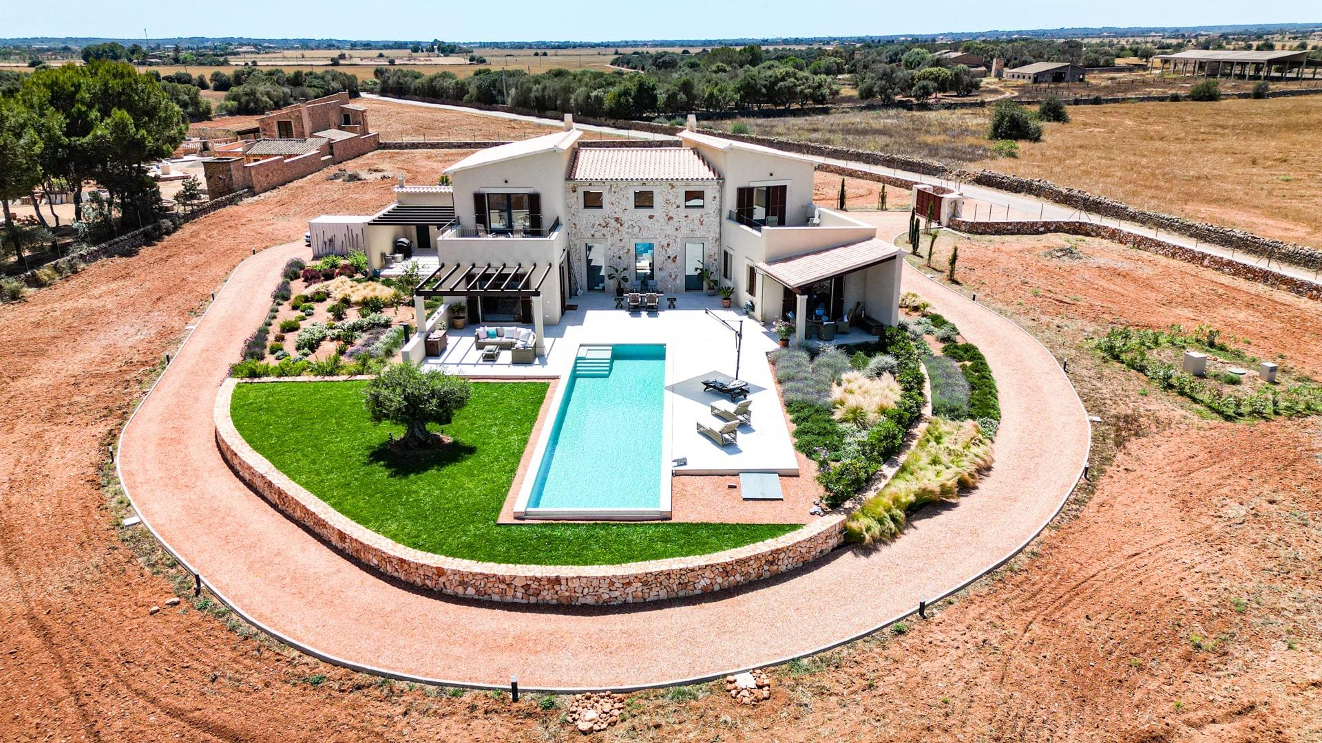 Moderna casa de campo en excelente estado en estilo tradicional entre Campos y la playa natural Es T