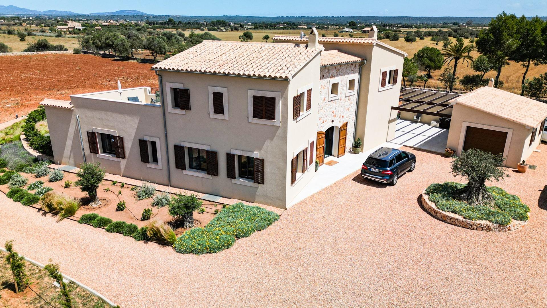 Moderna casa de campo en excelente estado en estilo tradicional entre Campos y la playa natural Es T
