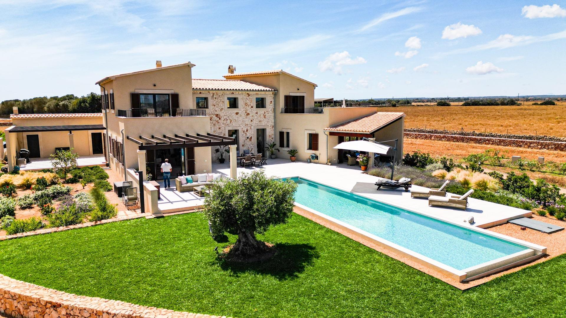 Moderna casa de campo en excelente estado en estilo tradicional entre Campos y la playa natural Es T