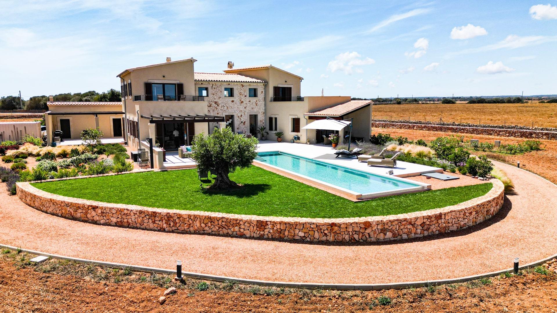 Moderna casa de campo en excelente estado en estilo tradicional entre Campos y la playa natural Es T