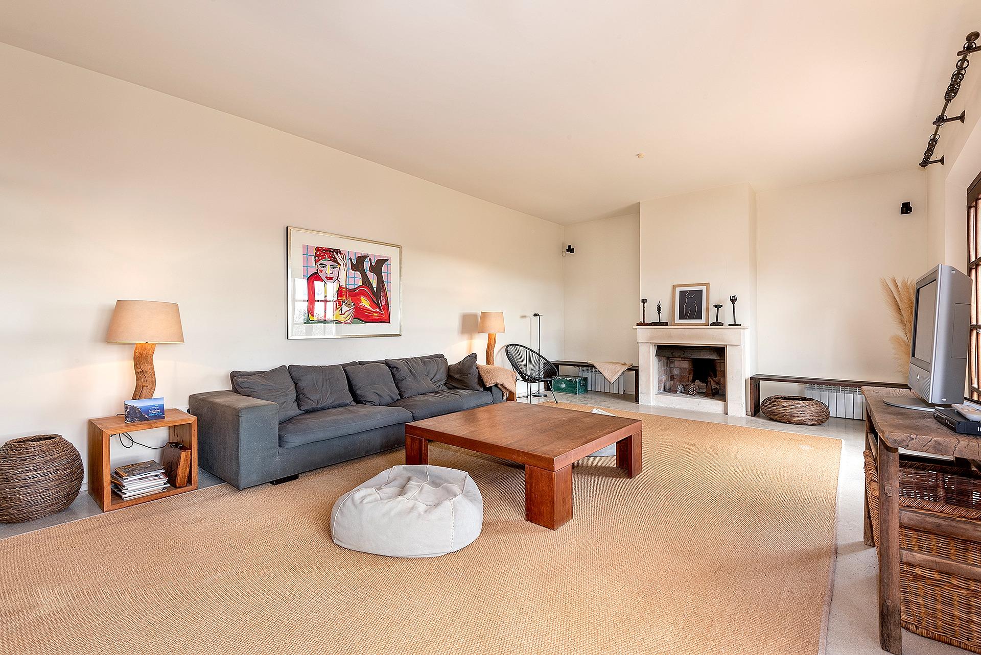 Timelessly elegant country house with sea views near Portocolom